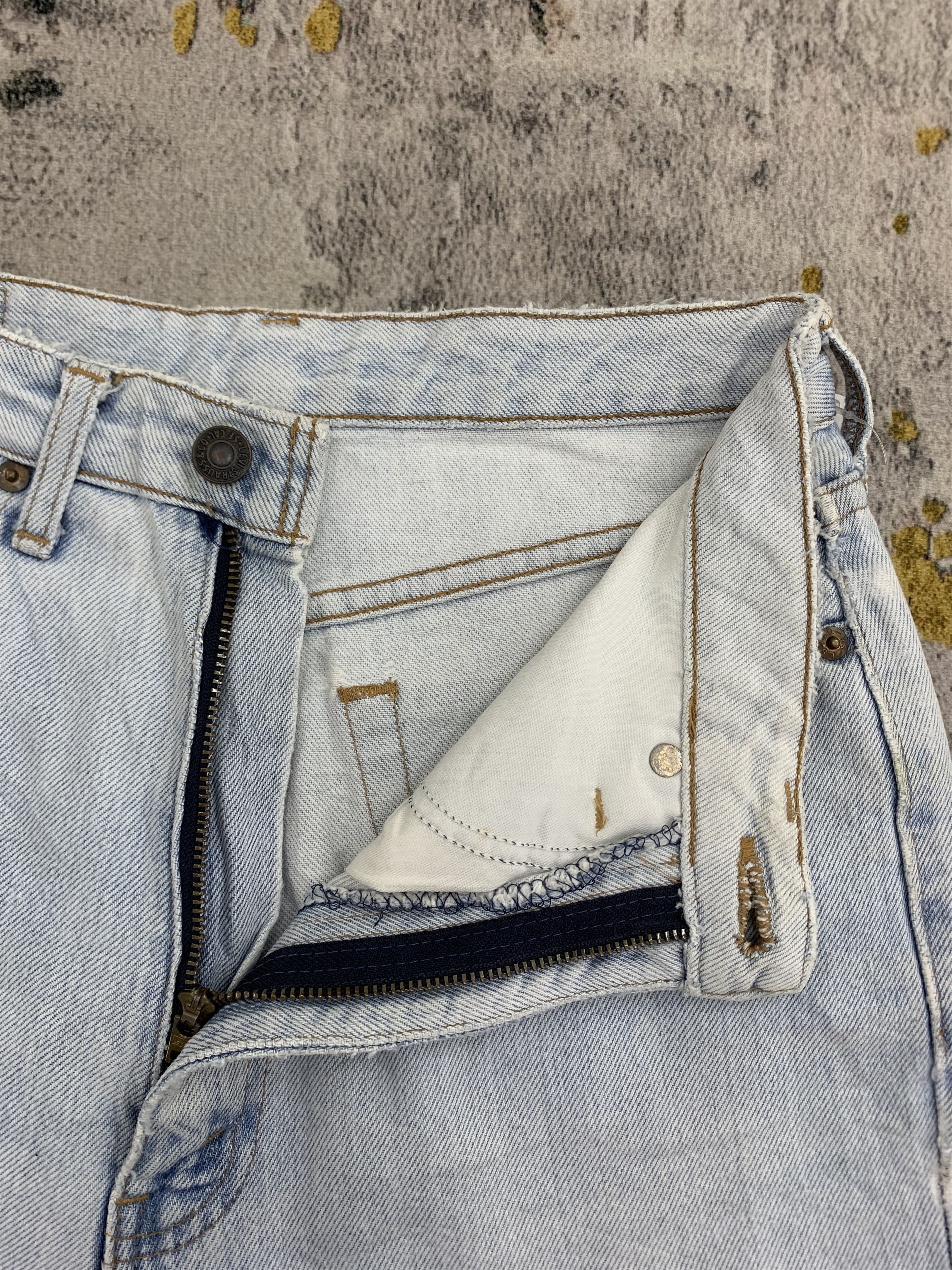 Levi's Vintage Levi's 515 Short Denim 26x10 Ripped Faded Size US 26 / EU 42 - 3 Thumbnail