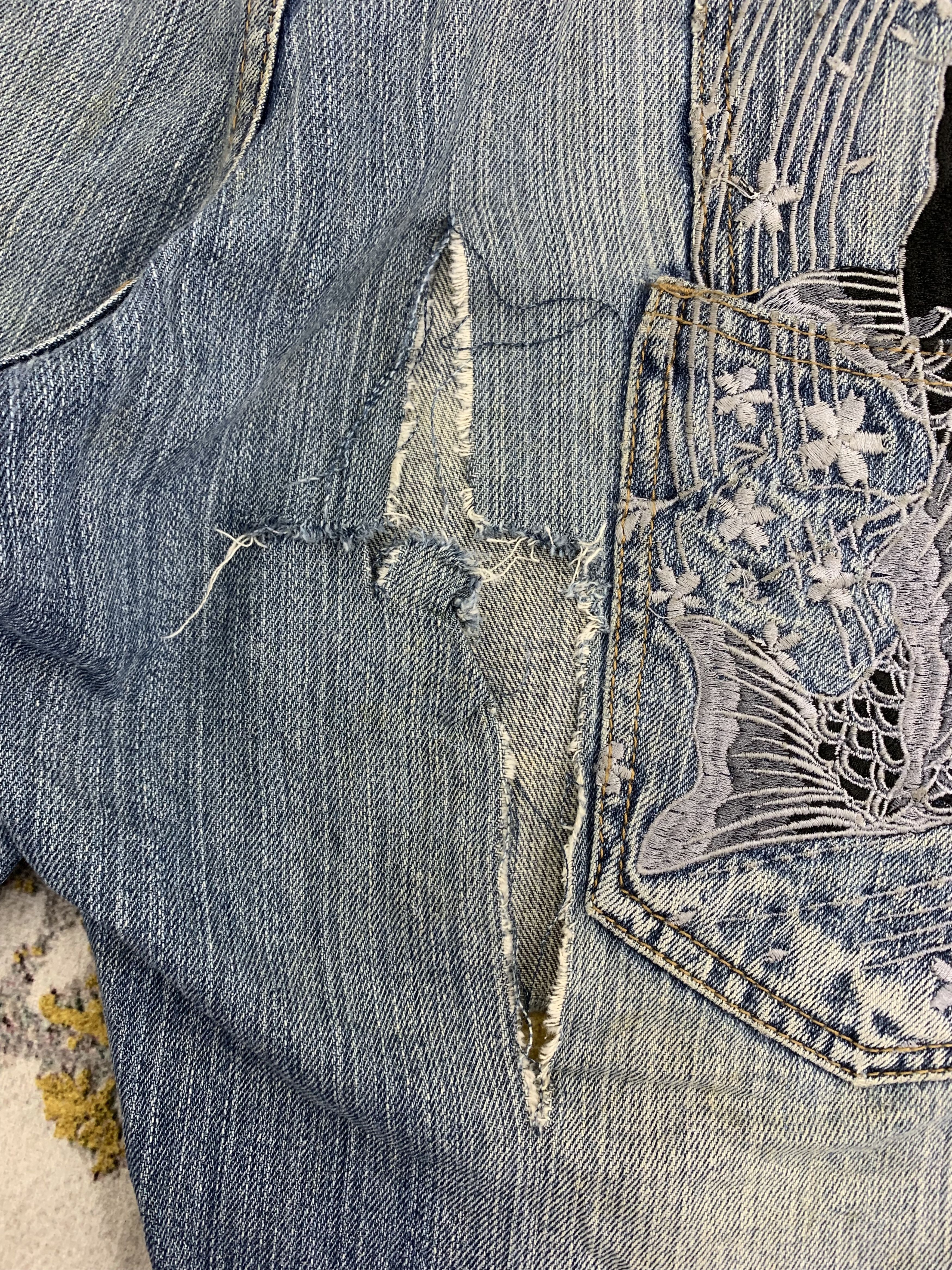 Japanese Brand Japanese Brand Embroidered Denim 39x27 Distressed Dirty Size US 39 - 8 Thumbnail