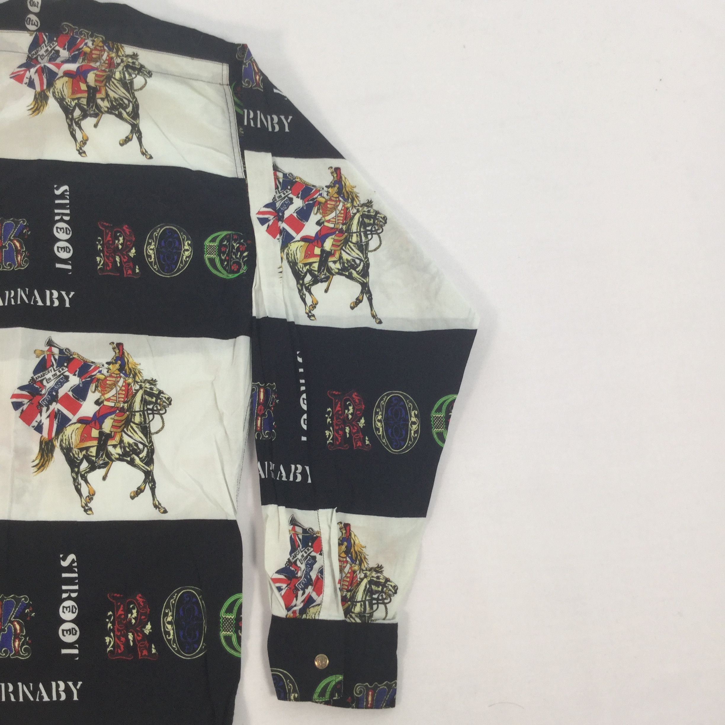 Versace Vintage VERSACE ROCKPICCADILLY CARNABY SHIRT Size US L / EU 52-54 / 3 - 5 Thumbnail