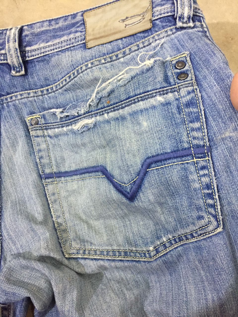 Diesel Diesel Lemmen 008EW Italy Distressed Jeans W33 L42.5 Size US 33 - 17 Thumbnail