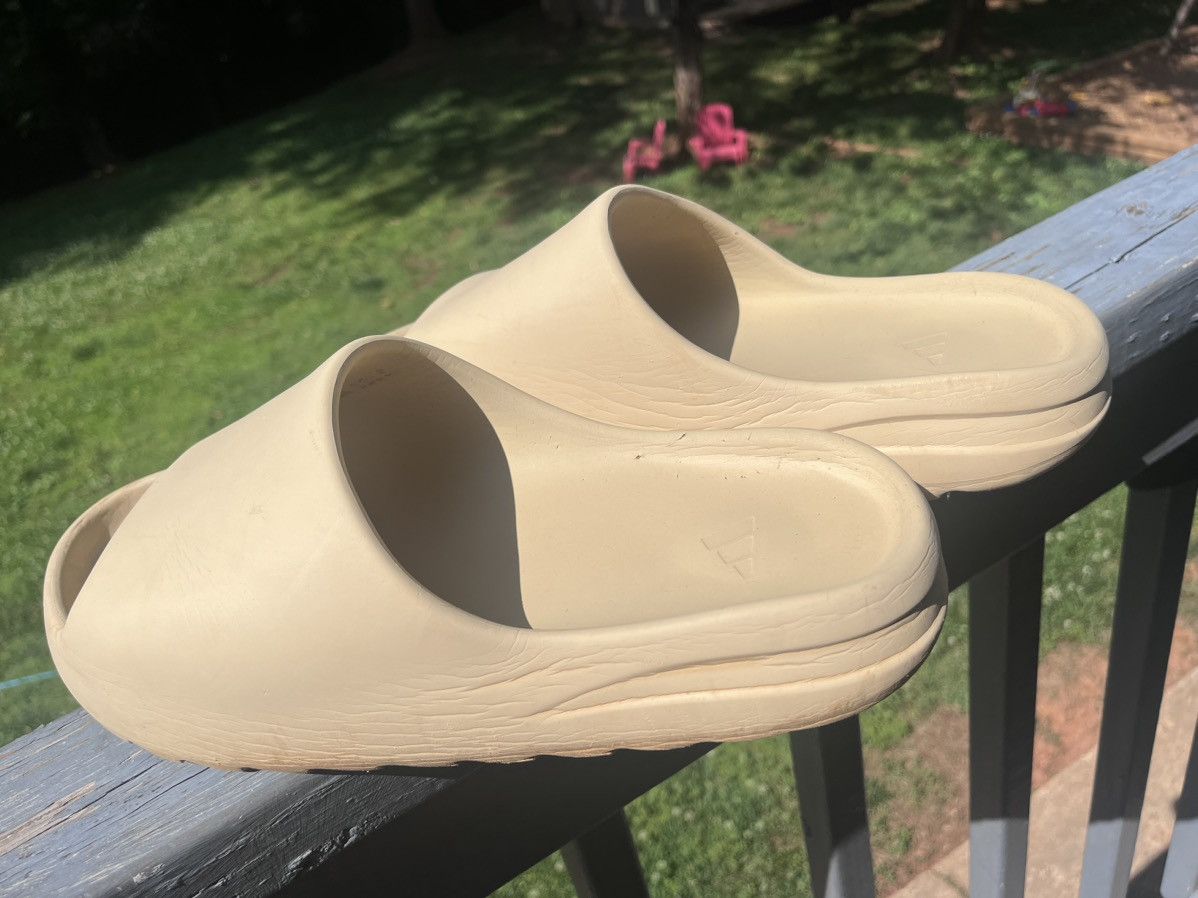 Adidas × Kanye West Adidas Yeezy Slide Bone (No Box) Size US 12 / EU 45 - 10 Thumbnail