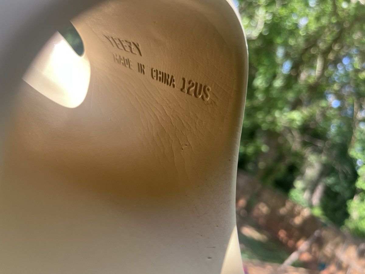 Adidas × Kanye West Adidas Yeezy Slide Bone (No Box) Size US 12 / EU 45 - 2 Thumbnail
