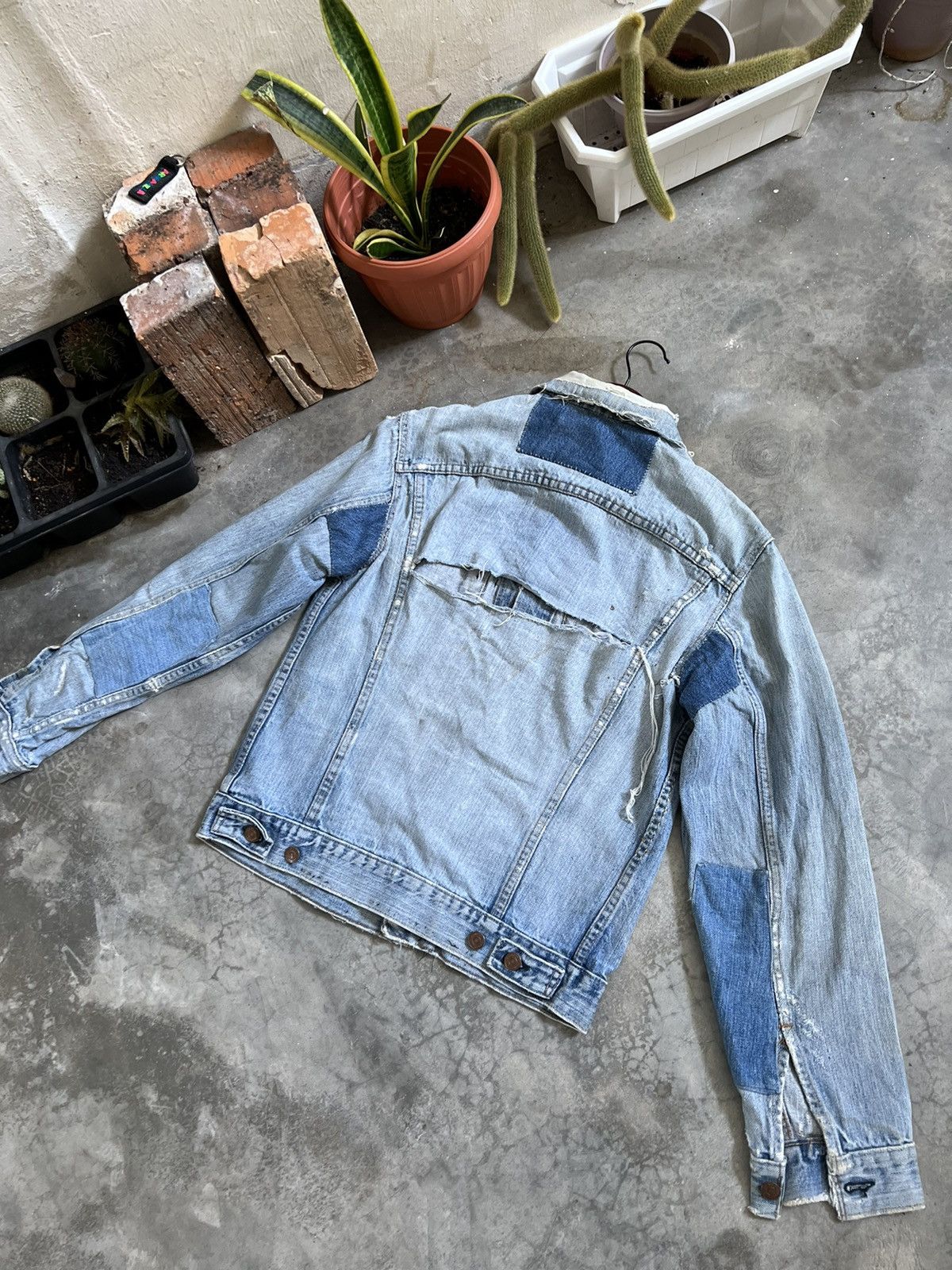 Levi's Vintage Clothing × Vintage Levi's Patchwork Distressed Denim Jacket Size US S / EU 44-46 / 1 - 7 Thumbnail