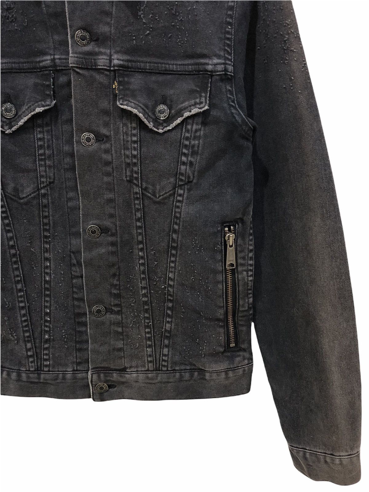 VINTAGE LEVI'S 70516 DISTRESSED BLACK DENIM TRUCKER JACKET