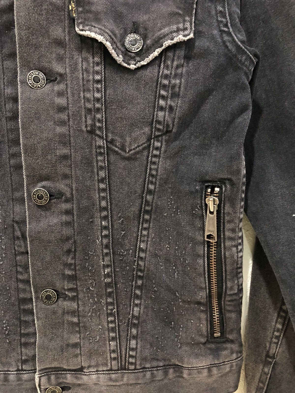 Levi's VINTAGE LEVI’S 70516 DISTRESSED BLACK DENIM TRUCKER JACKET Size US S / EU 44-46 / 1 - 11 Thumbnail