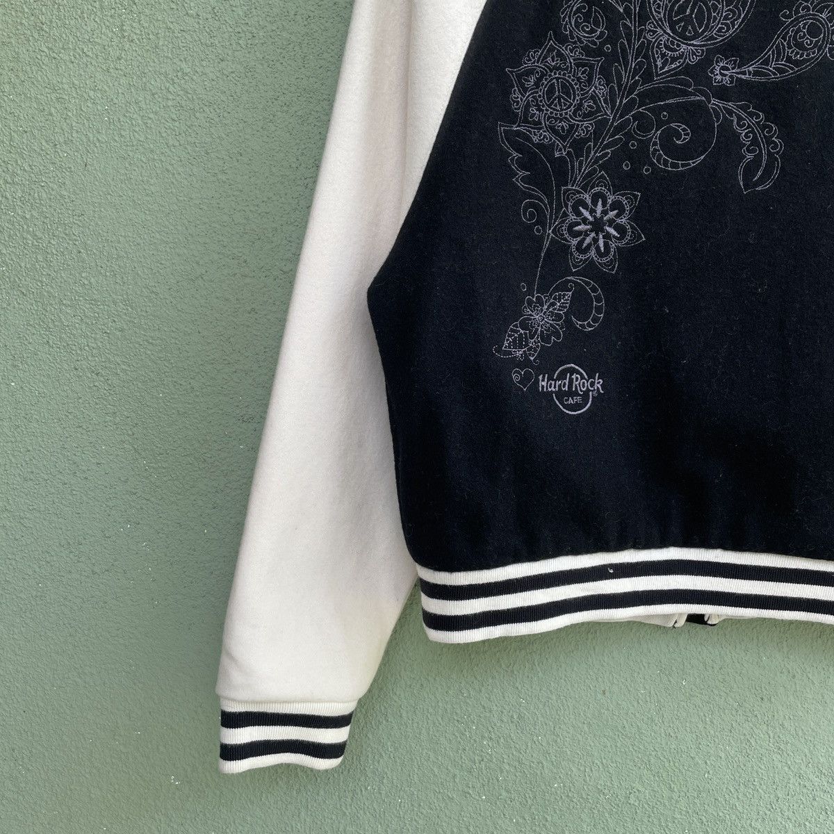 Hard Rock Cafe Vintage Hard Rock Cafe Spell Out Logo Button Up Jacket Size US S / EU 44-46 / 1 - 11 Thumbnail