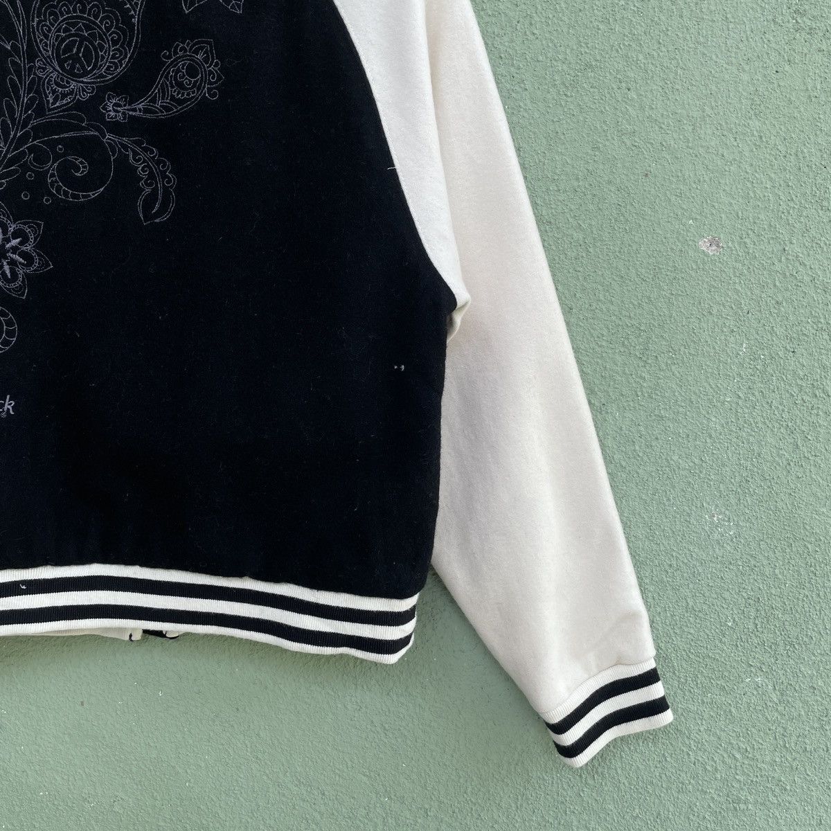 Hard Rock Cafe Vintage Hard Rock Cafe Spell Out Logo Button Up Jacket Size US S / EU 44-46 / 1 - 12 Thumbnail