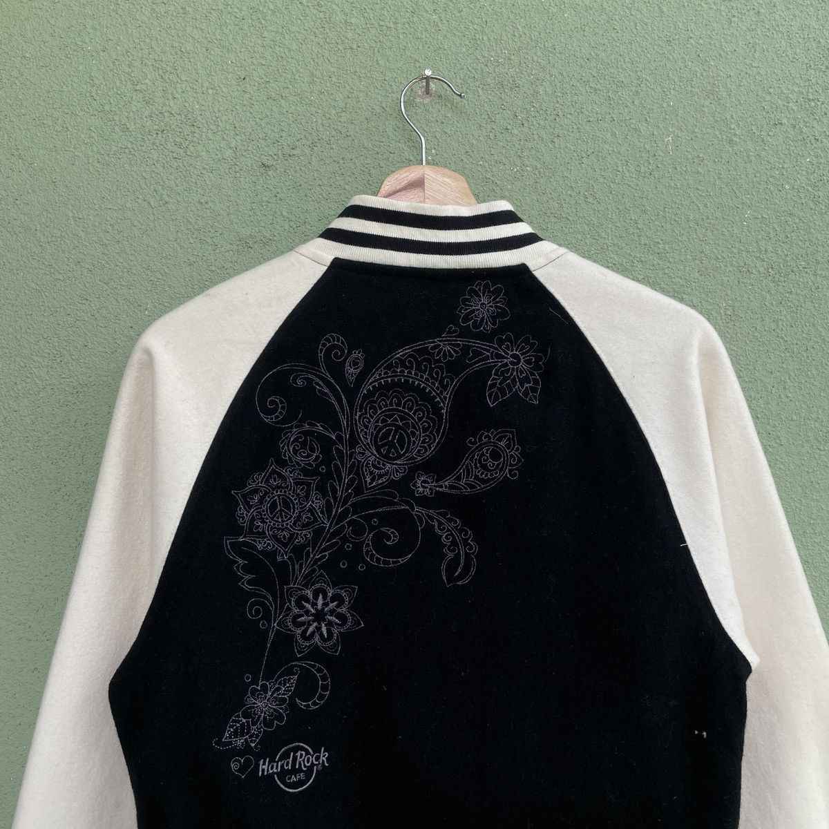 Hard Rock Cafe Vintage Hard Rock Cafe Spell Out Logo Button Up Jacket Size US S / EU 44-46 / 1 - 13 Thumbnail
