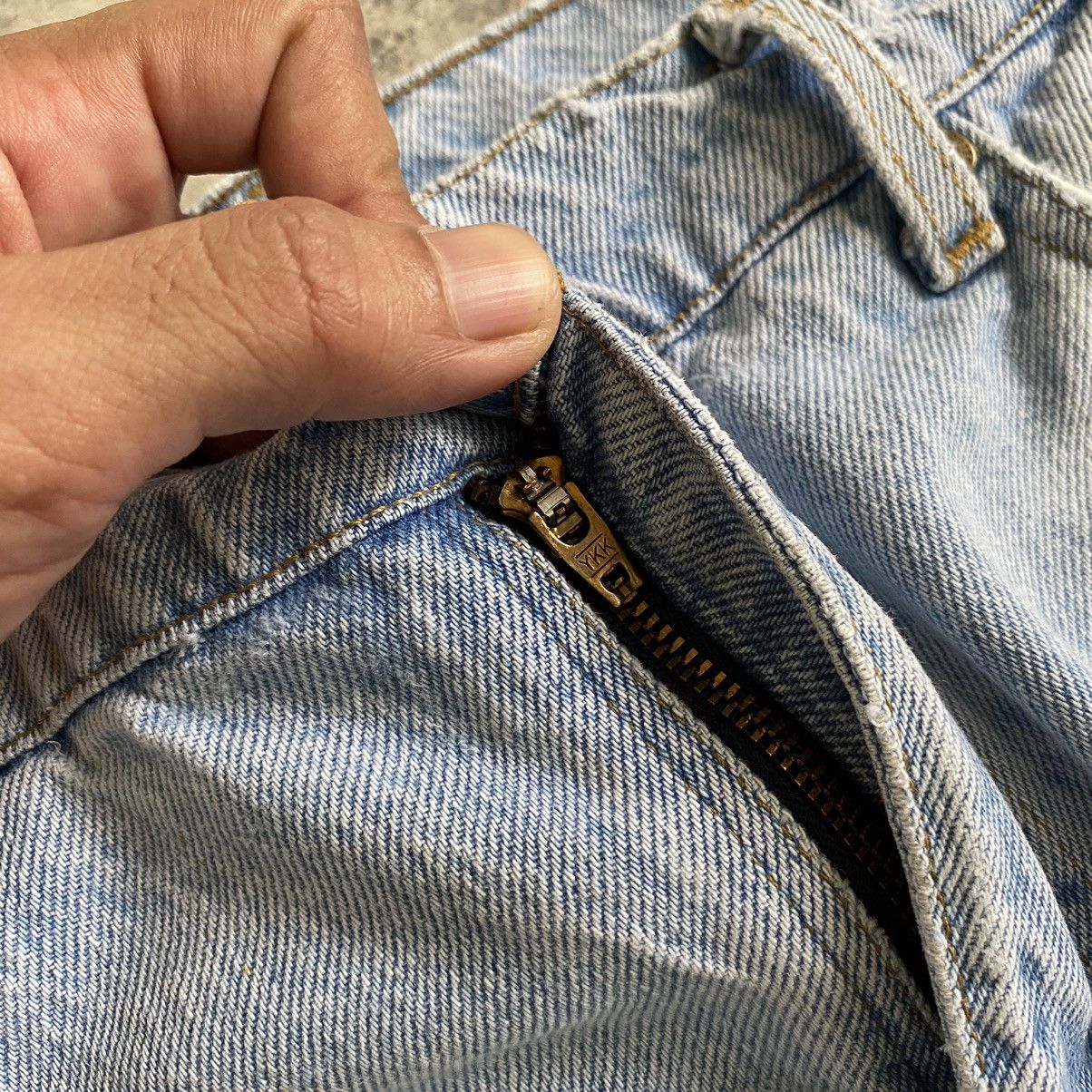 Carhartt × Vintage Vintage Carhartt Relaxed Fit Light Blue Denim Jeans Size US 35 - 10 Thumbnail