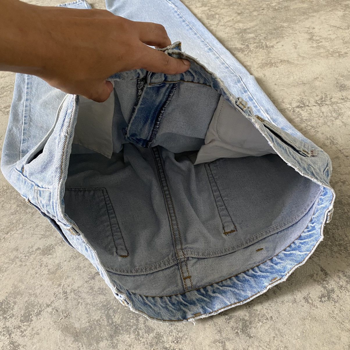 Carhartt × Vintage Vintage Carhartt Relaxed Fit Light Blue Denim Jeans Size US 35 - 12 Thumbnail