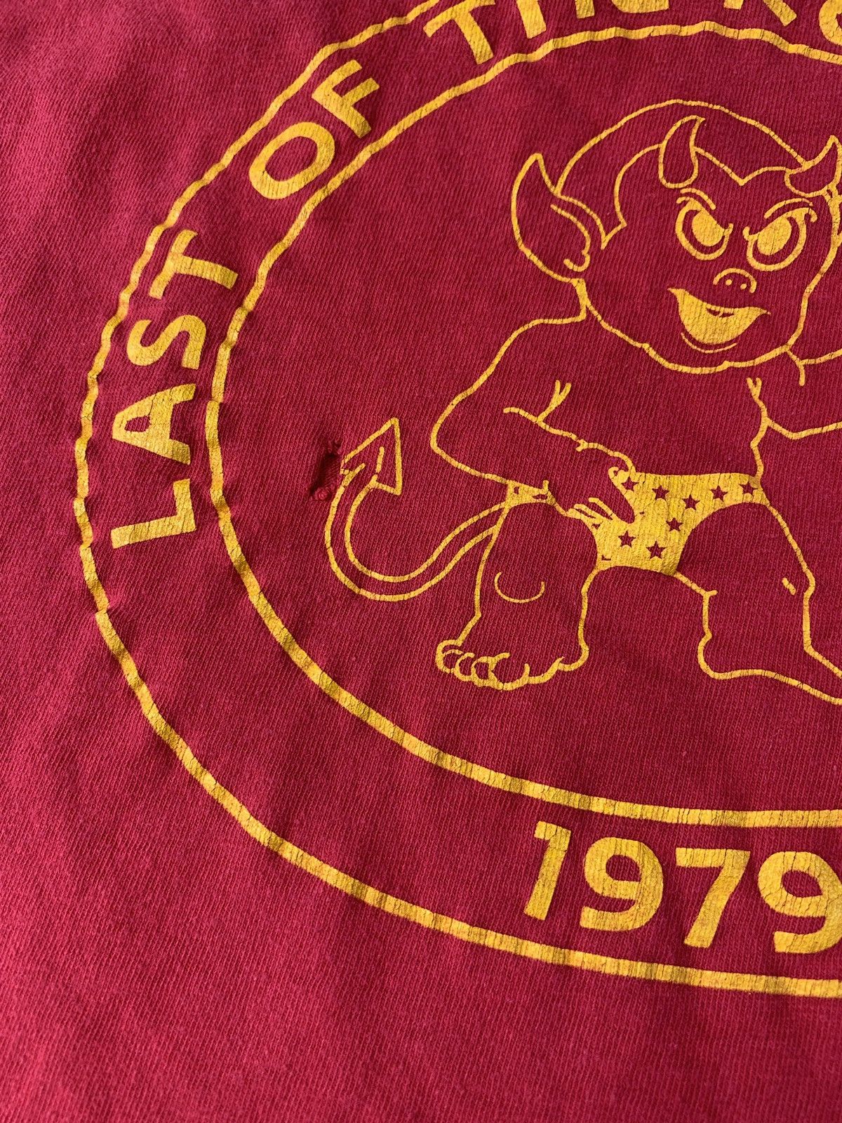 Vintage VTG 1979 Red Devils School Distressed Single Stitch T shirt Size US M / EU 48-50 / 2 - 9 Thumbnail