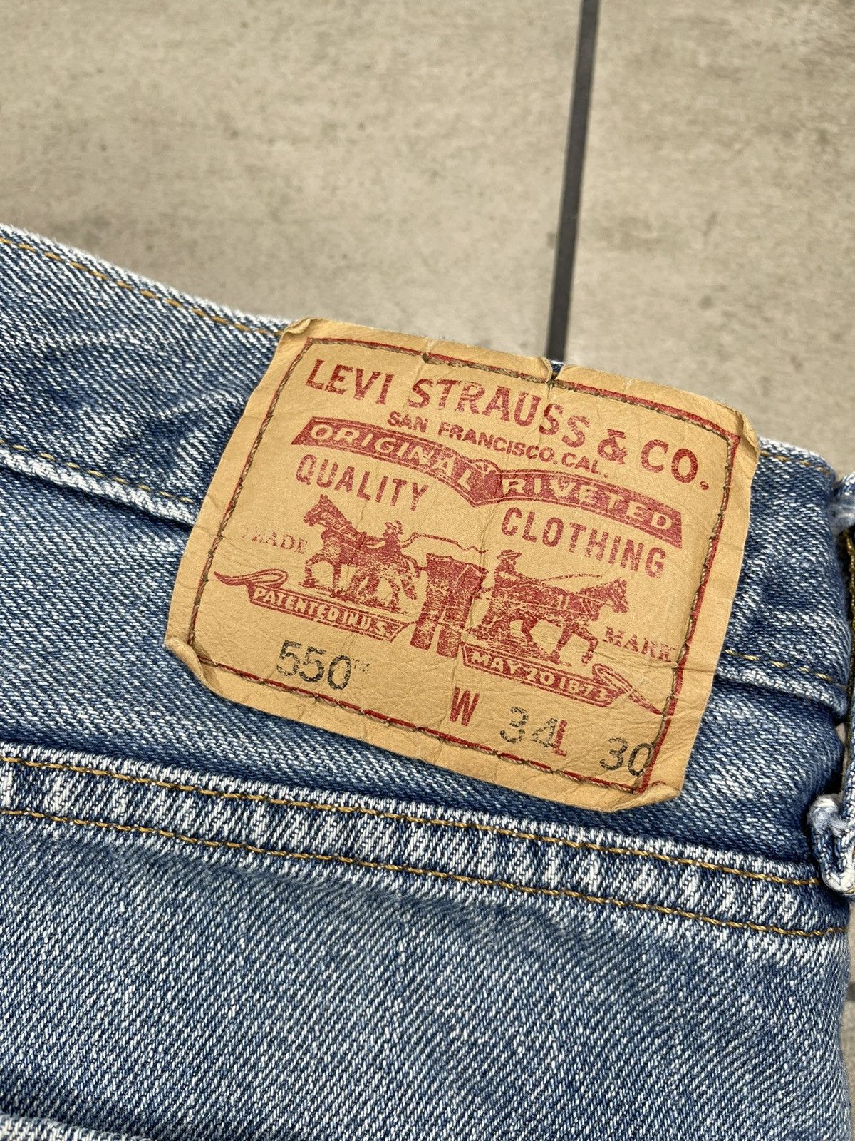Levi's Vintage Clothing Vintage Levi’s red tab 550 - relaxed fit Size US 34 / EU 50 - 9 Thumbnail