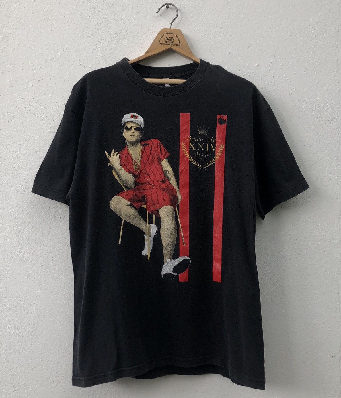 Band Tees Bruno Mars XXIV Magic DISCOTRON REMIX Tour Size US L / EU 52-54 / 3 - 2 Thumbnail