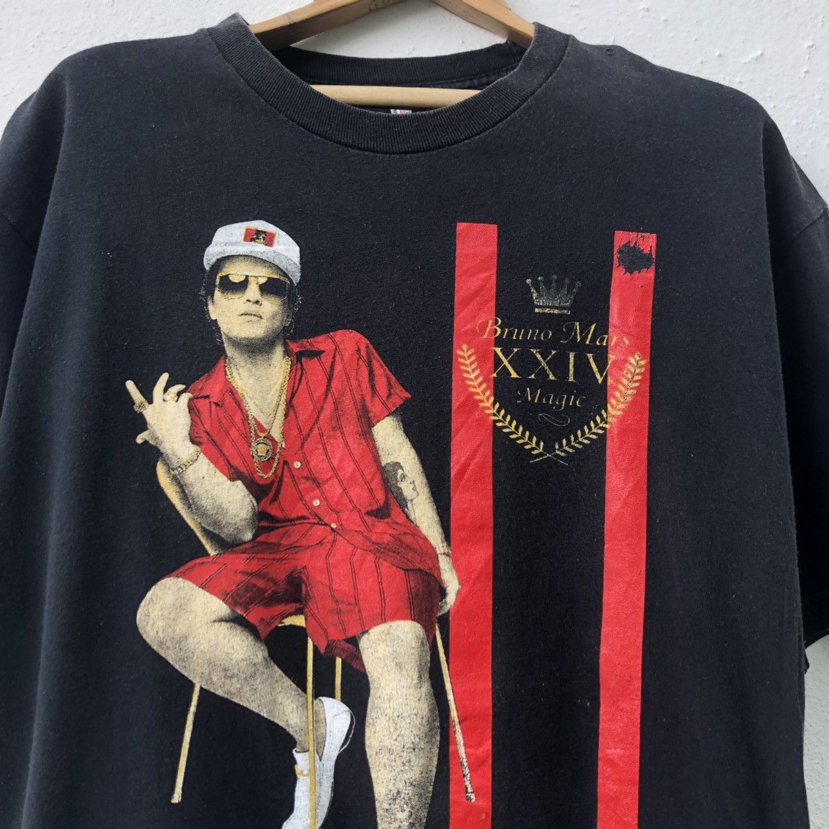 Band Tees Bruno Mars XXIV Magic DISCOTRON REMIX Tour Size US L / EU 52-54 / 3 - 5 Thumbnail
