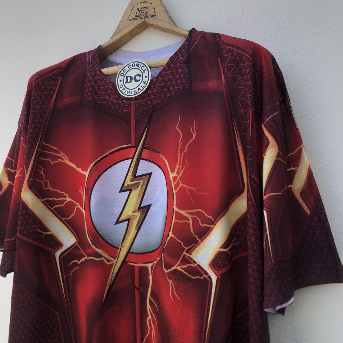 DC Comics Vintage DC Comic Flash Full-print Movie Tee Size US XXL / EU 58 / 5 - 3 Thumbnail