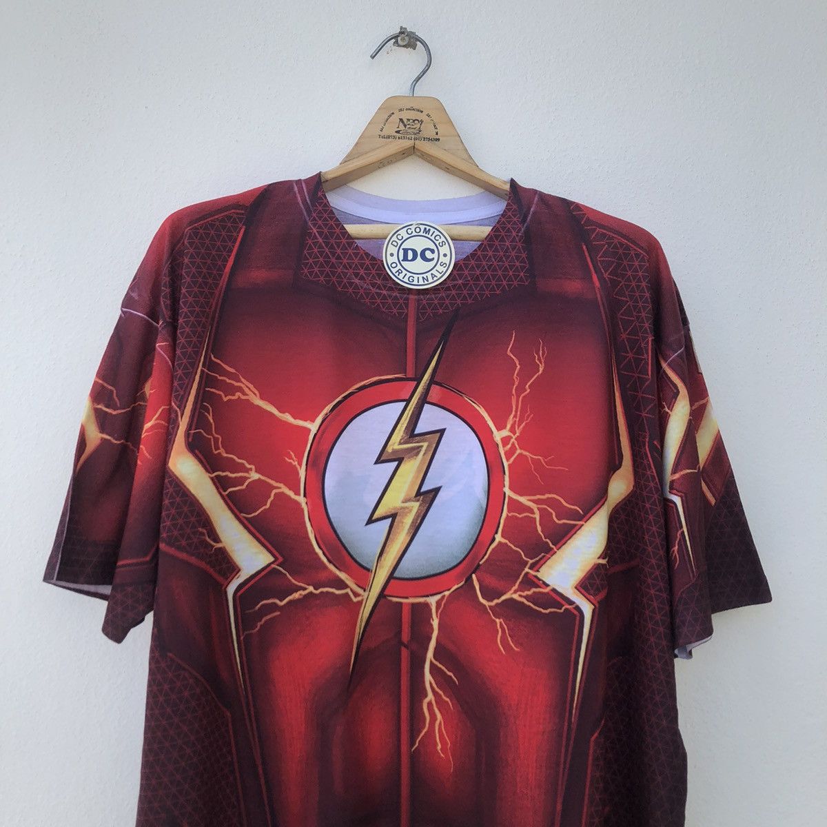 DC Comics Vintage DC Comic Flash Full-print Movie Tee Size US XXL / EU 58 / 5 - 2 Thumbnail