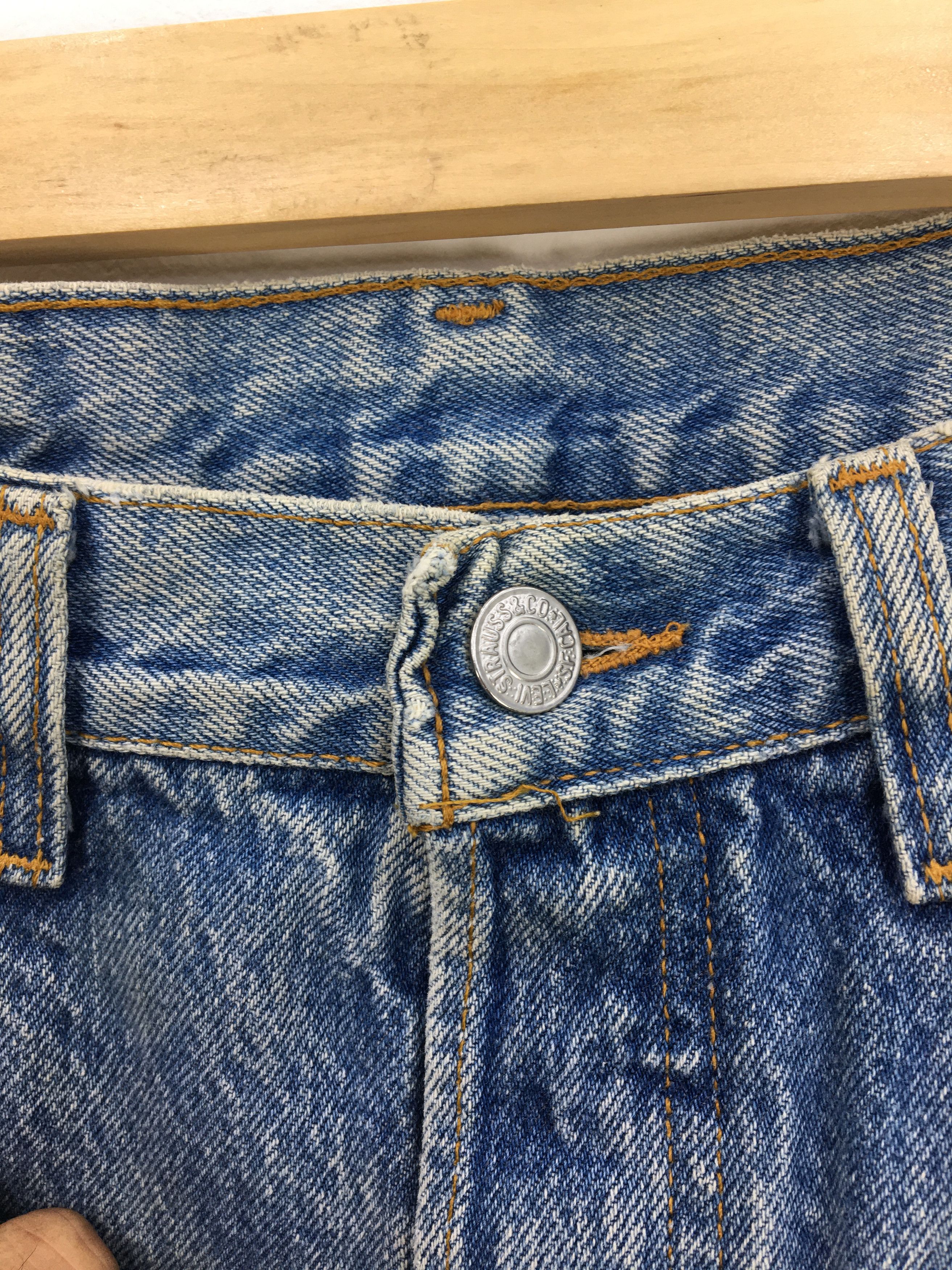 Levi's Vintage Levis 501 Light Wash Denim Levis Distressed Jeans Size 28" / US 6 / IT 42 - 7 Thumbnail