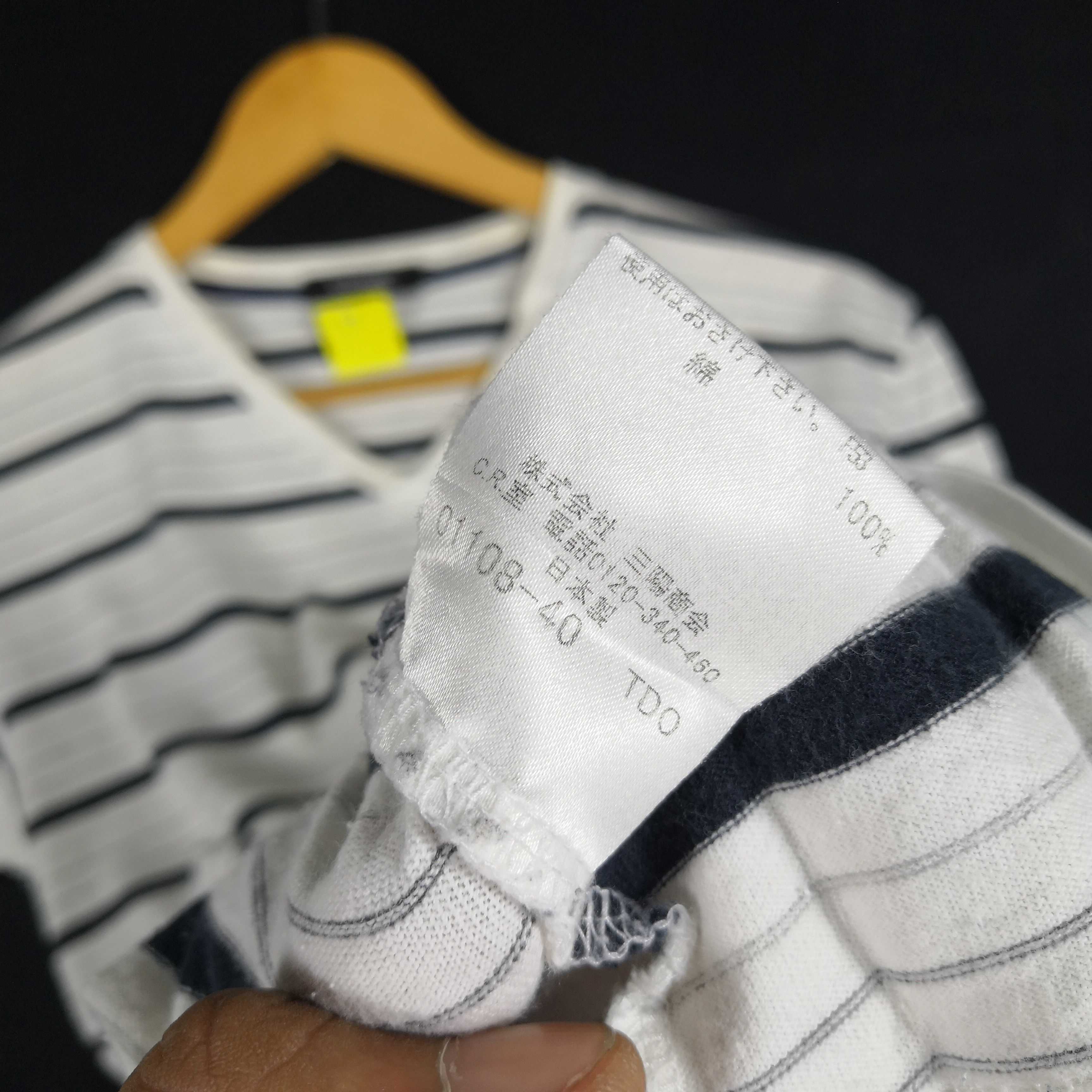 Vintage 90s Burberry T-Shirt Stripe V Neck Tees