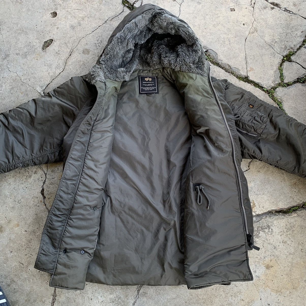 Alpha Industries Alpha Industries parka type N-3B (N) spec MIL-J-6279 Size US L / EU 52-54 / 3 - 13 Thumbnail