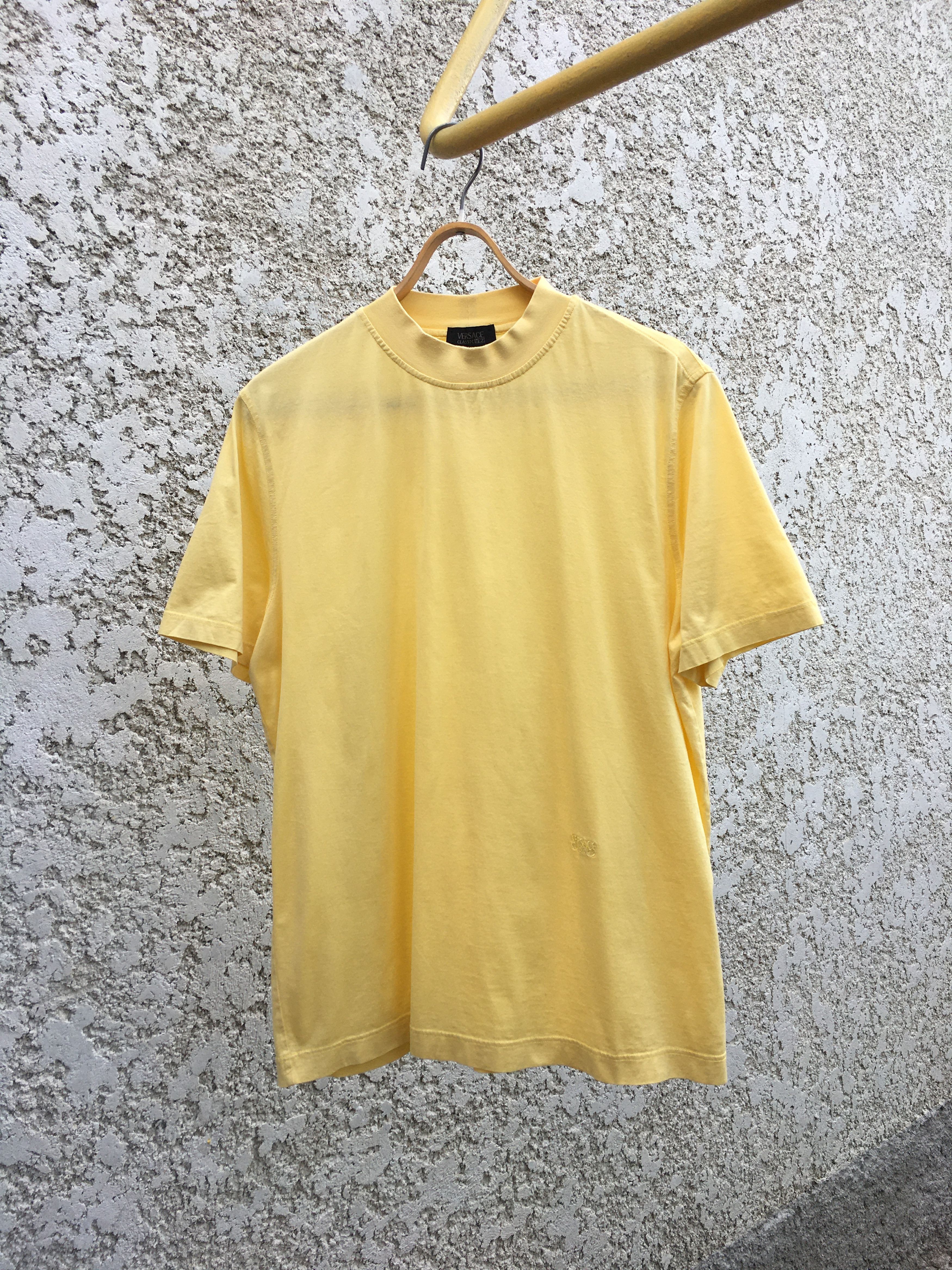 Versace Classic V2 Vintage 90s Yellow T-Shirt Size L