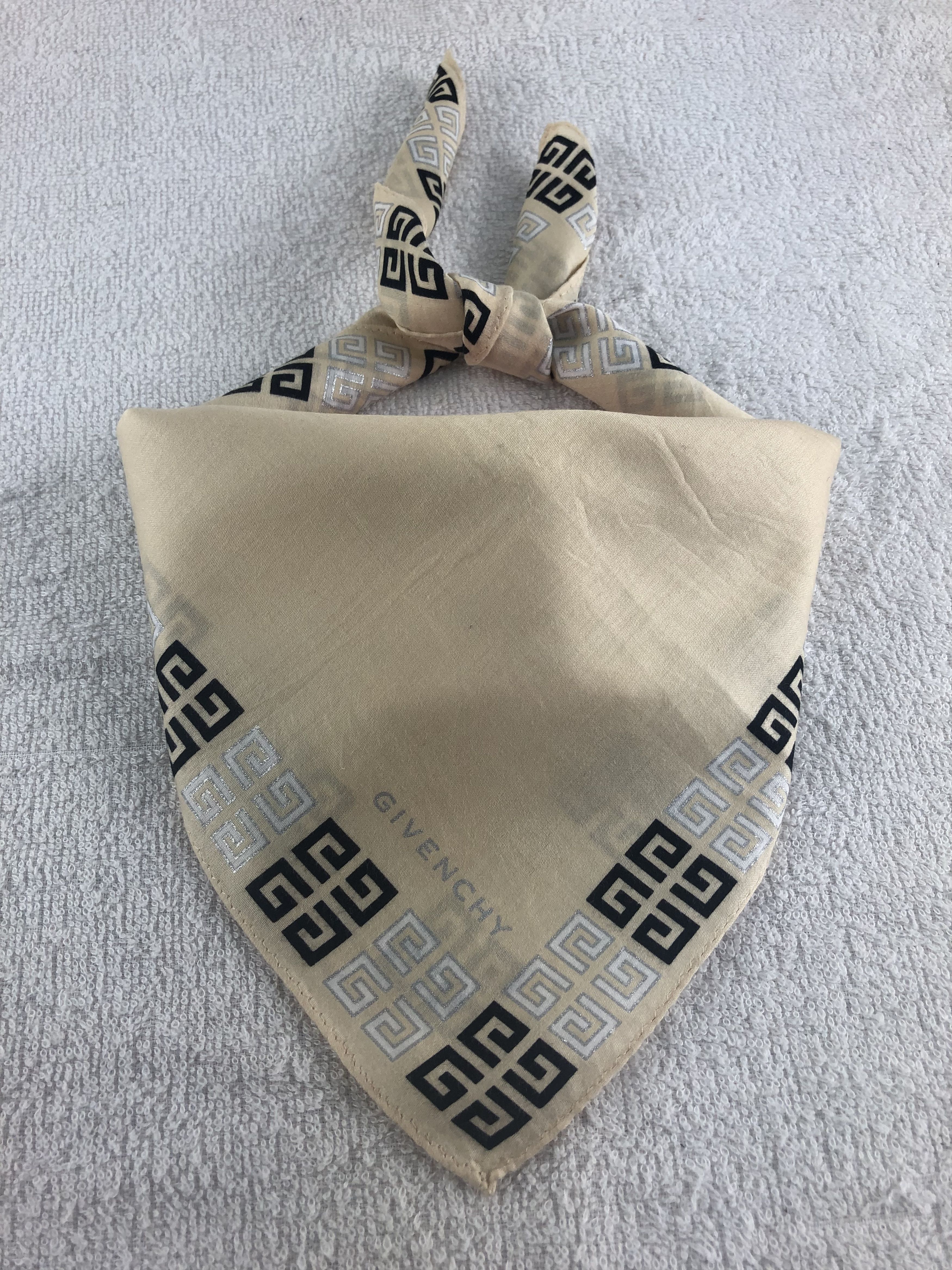Vintage Givenchy Handkerchief / Bandana / Neckerchief C092 Size ONE SIZE - 1 Thumbnail