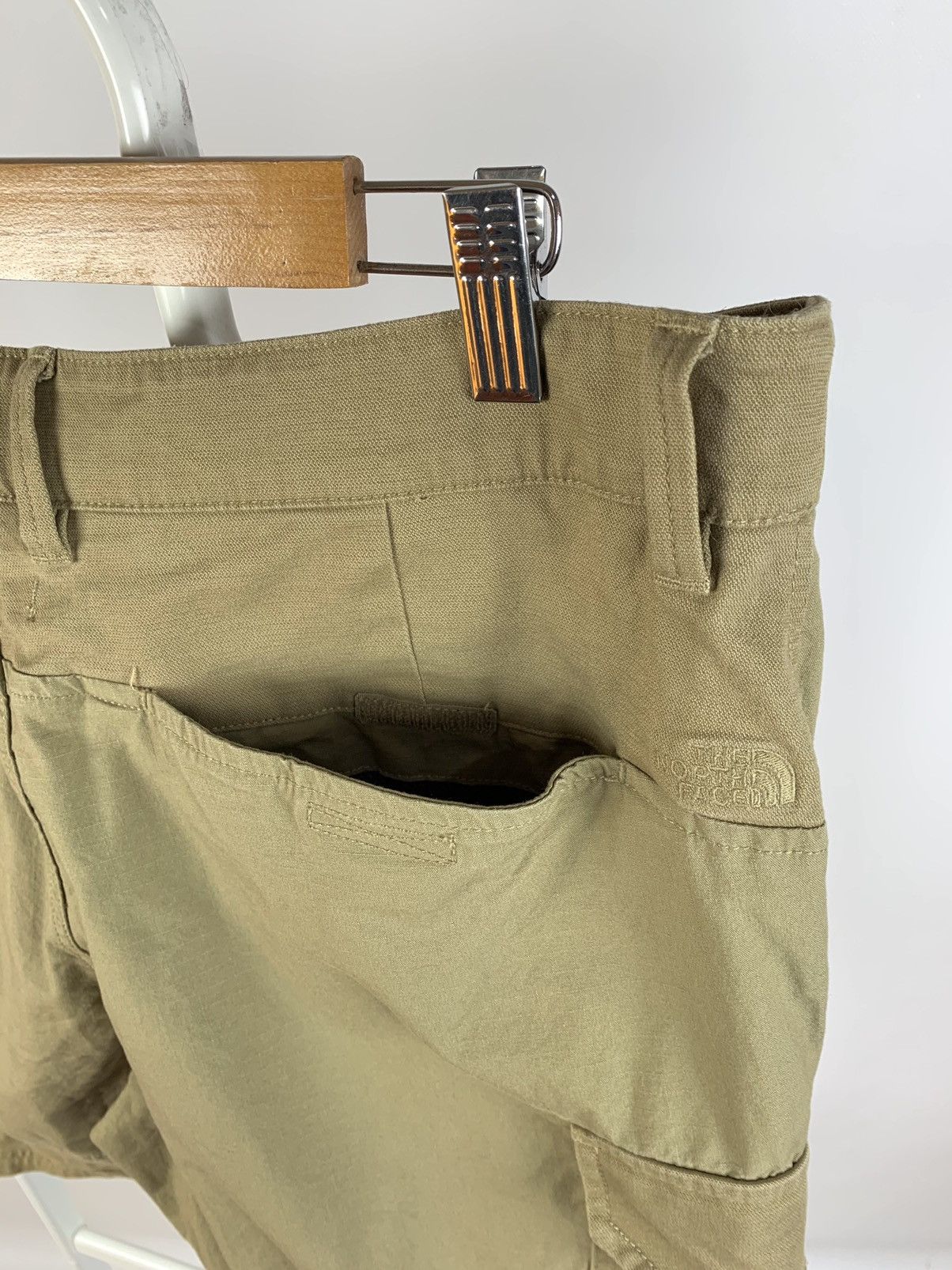 The North Face The North Face Cargo Multi Pocket Beige Utility Shorts Size US 34 / EU 50 - 11 Thumbnail