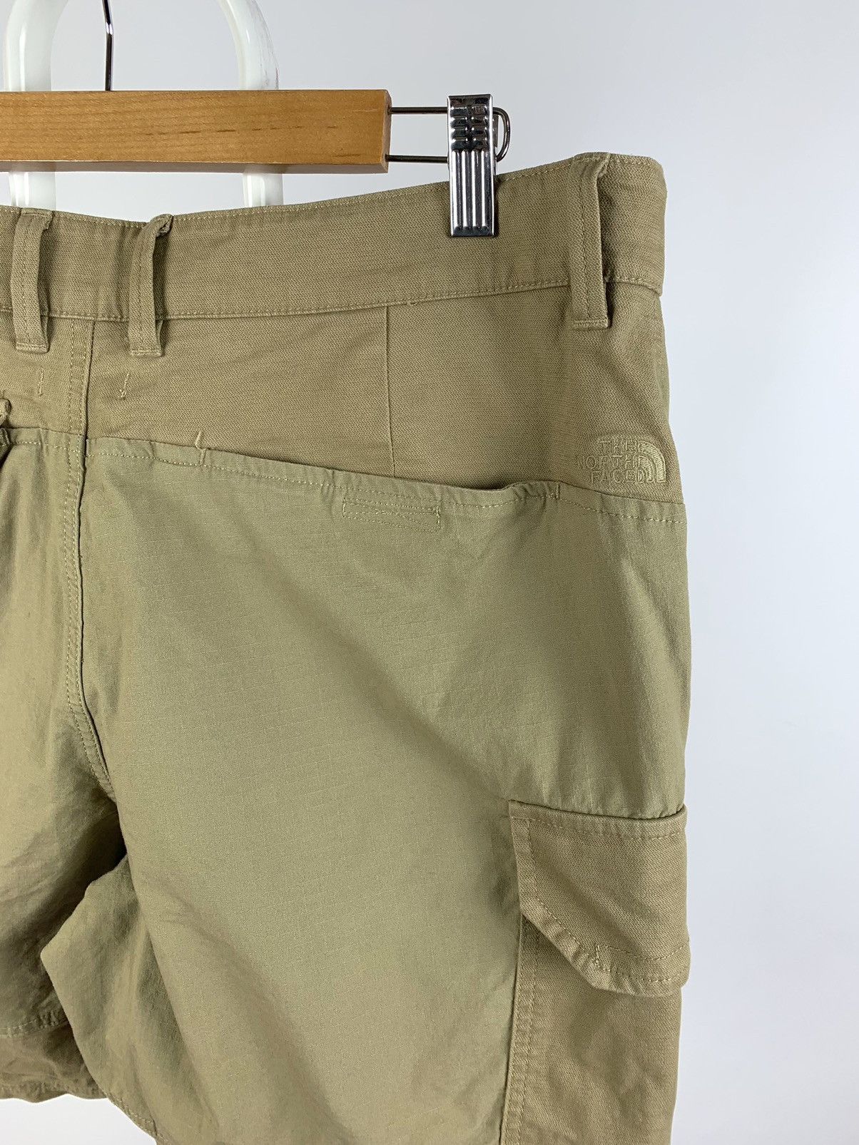 The North Face The North Face Cargo Multi Pocket Beige Utility Shorts Size US 34 / EU 50 - 4 Thumbnail