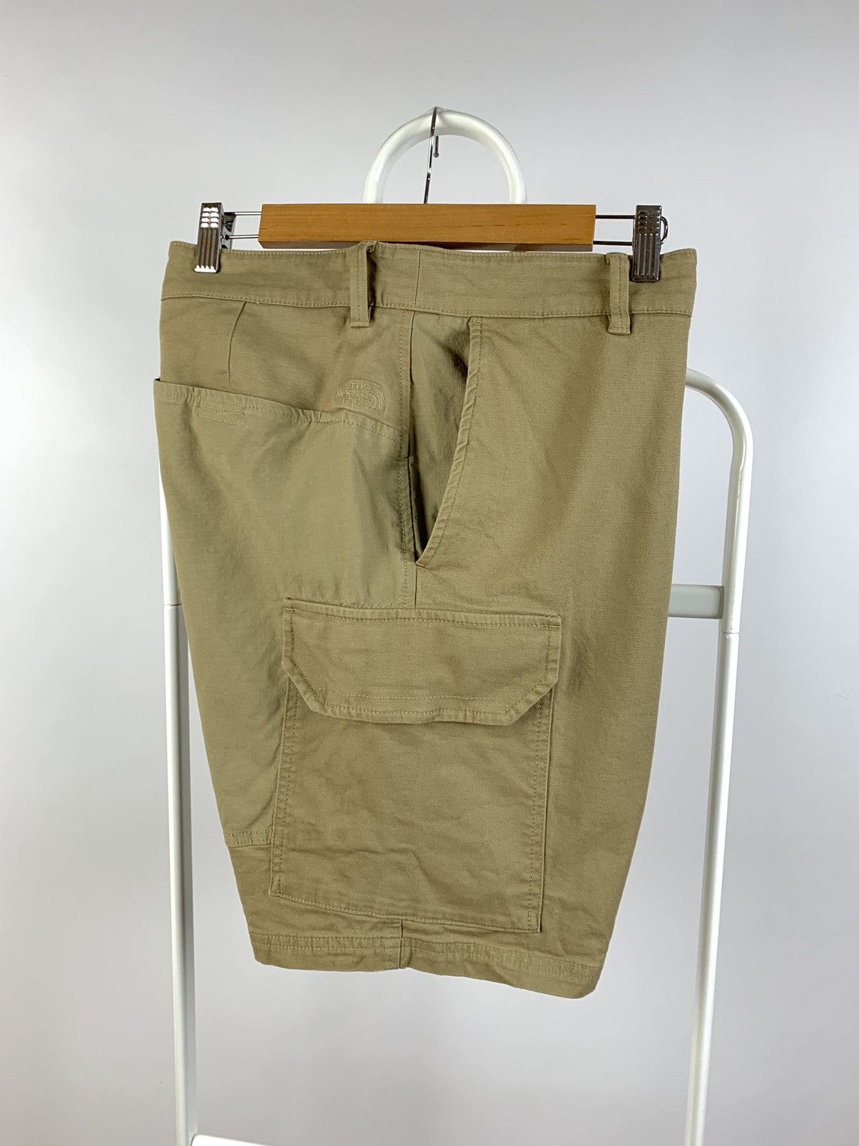 The North Face The North Face Cargo Multi Pocket Beige Utility Shorts Size US 34 / EU 50 - 9 Thumbnail