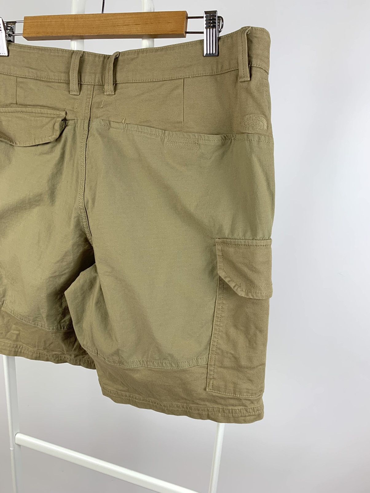 The North Face The North Face Cargo Multi Pocket Beige Utility Shorts Size US 34 / EU 50 - 3 Thumbnail