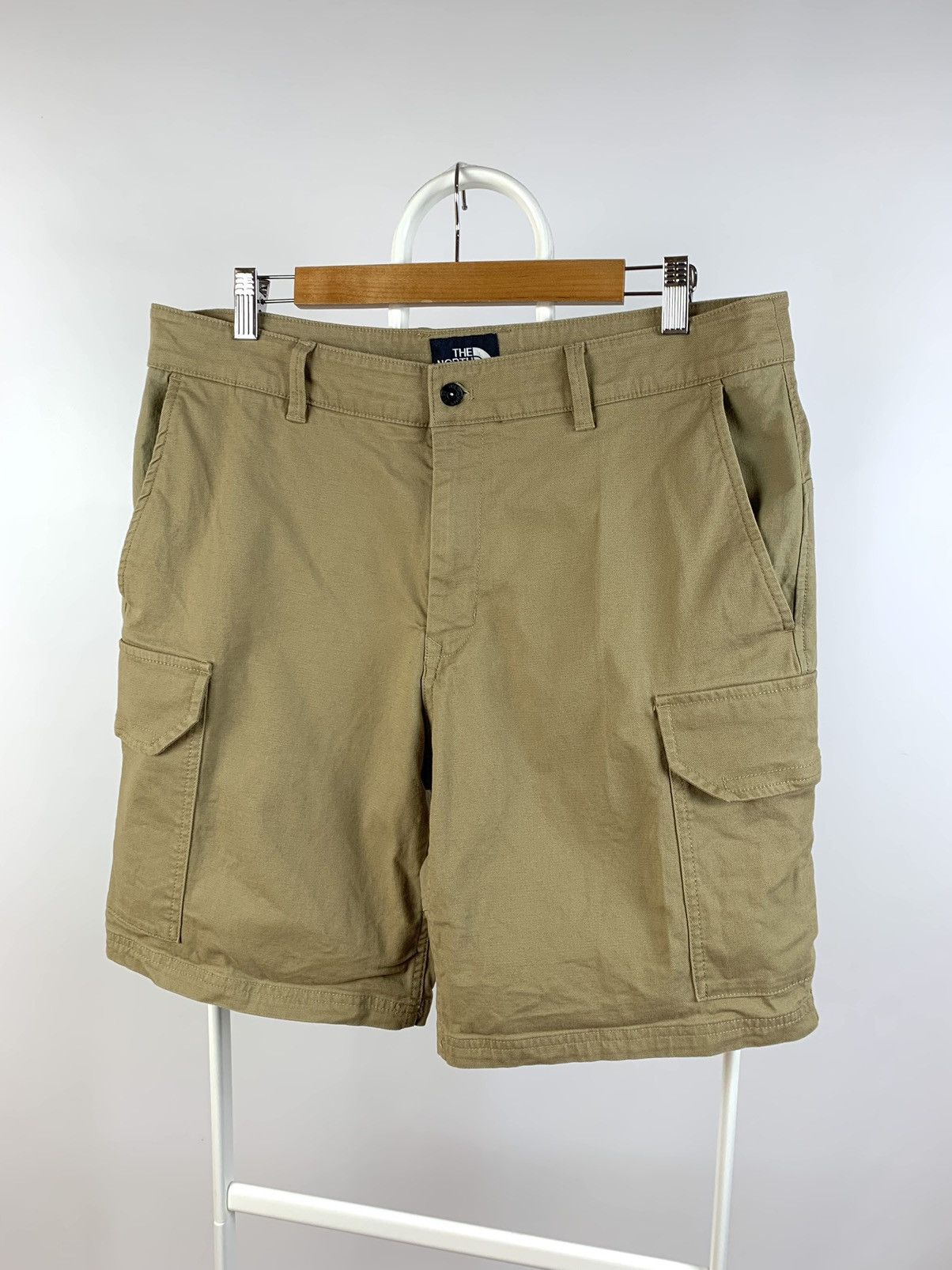 The North Face The North Face Cargo Multi Pocket Beige Utility Shorts Size US 34 / EU 50 - 2 Thumbnail
