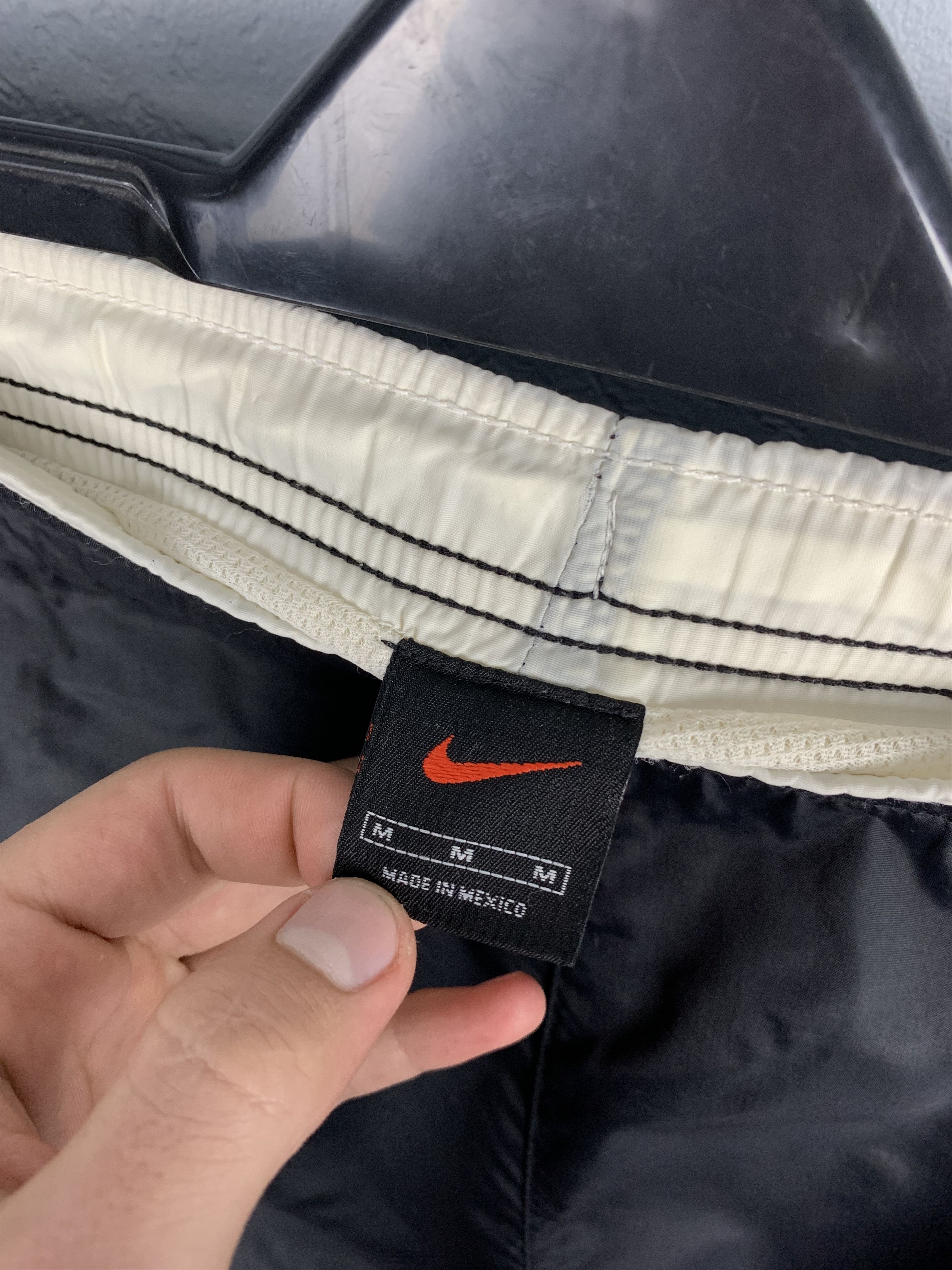 Nike Vintage Nike Mens Nylon Shorts Y2K Size US 32 / EU 48 - 9 Thumbnail