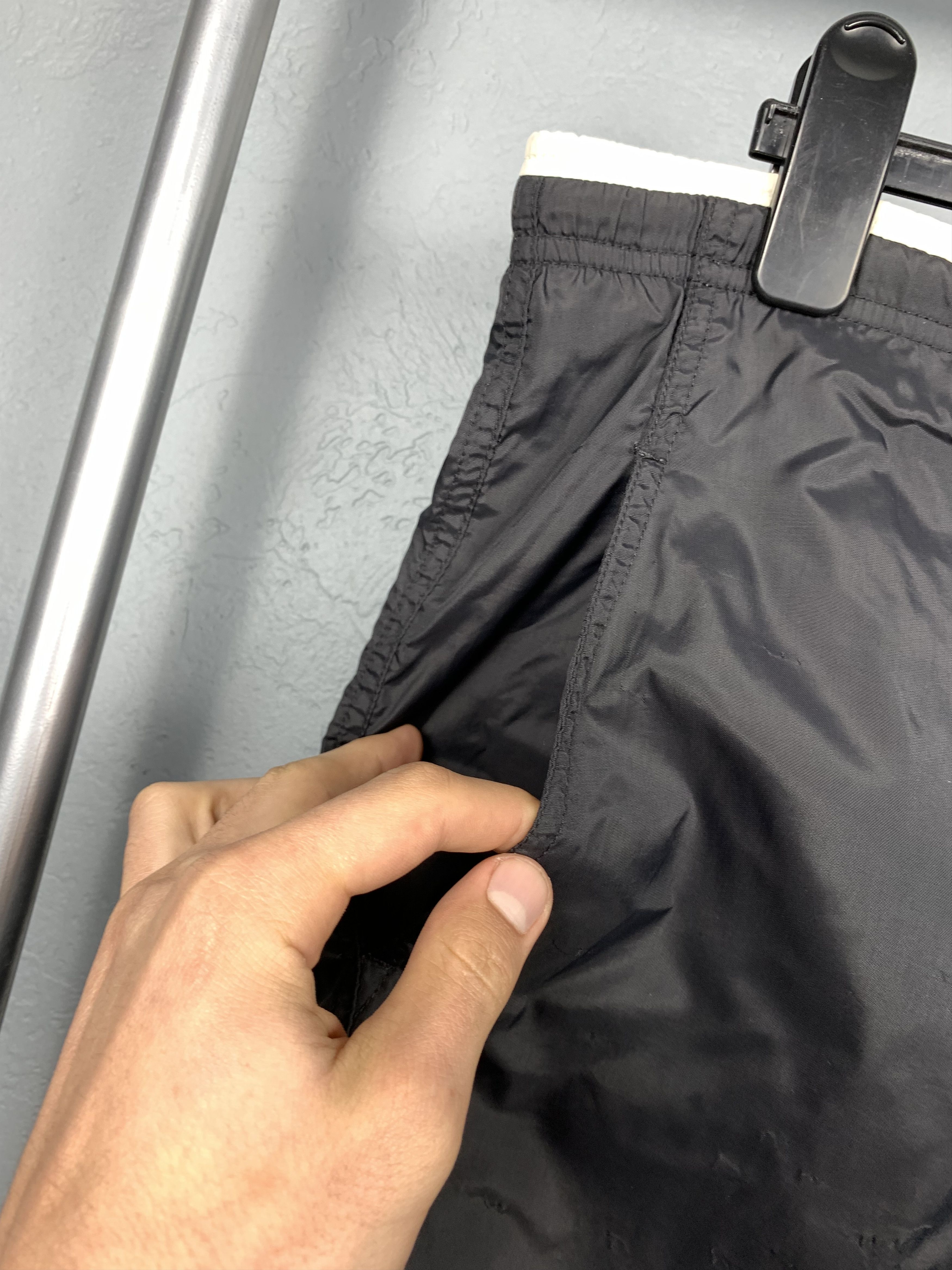 Nike Vintage Nike Mens Nylon Shorts Y2K Size US 32 / EU 48 - 5 Thumbnail