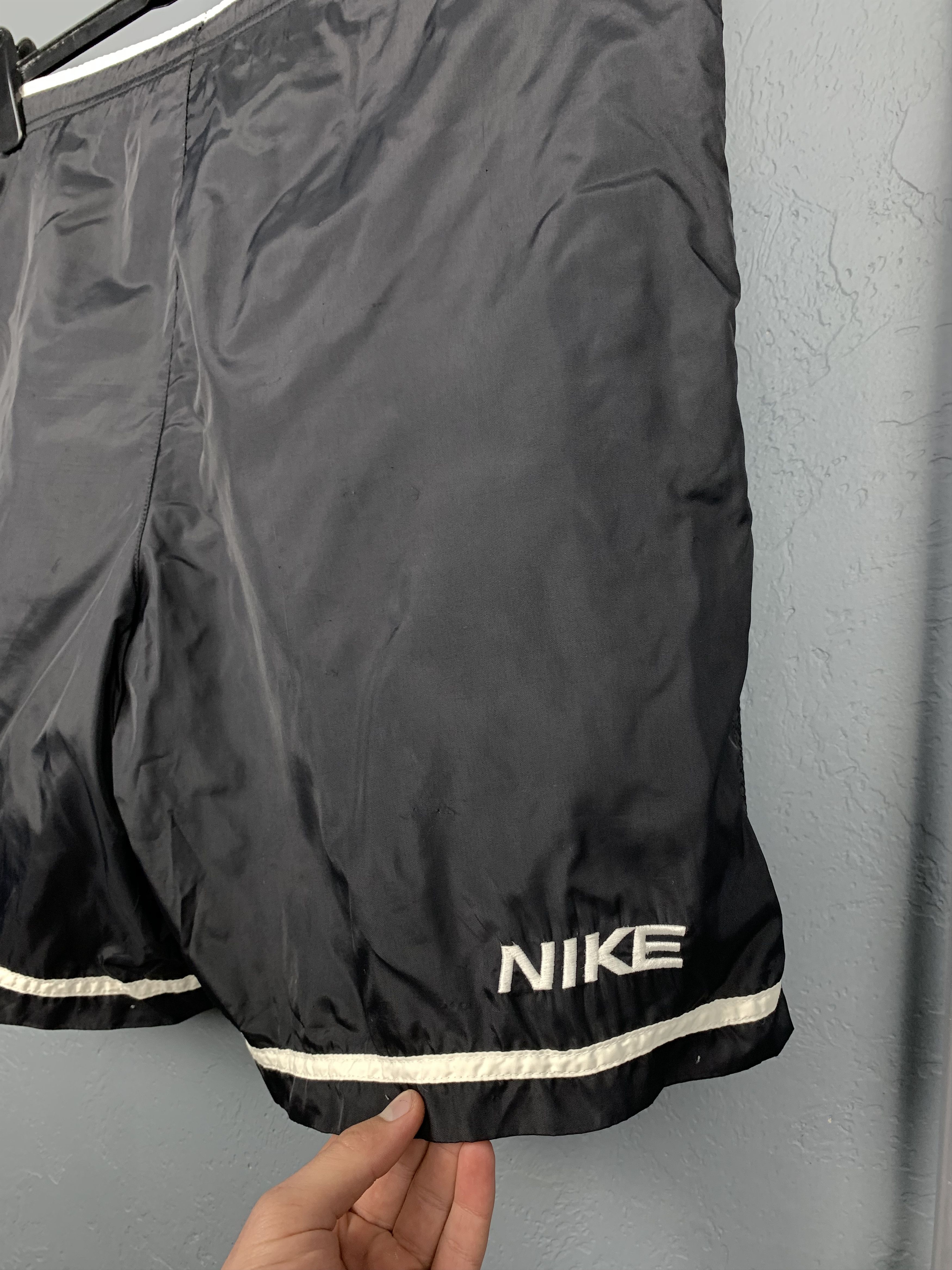 Nike Vintage Nike Mens Nylon Shorts Y2K Size US 32 / EU 48 - 7 Thumbnail