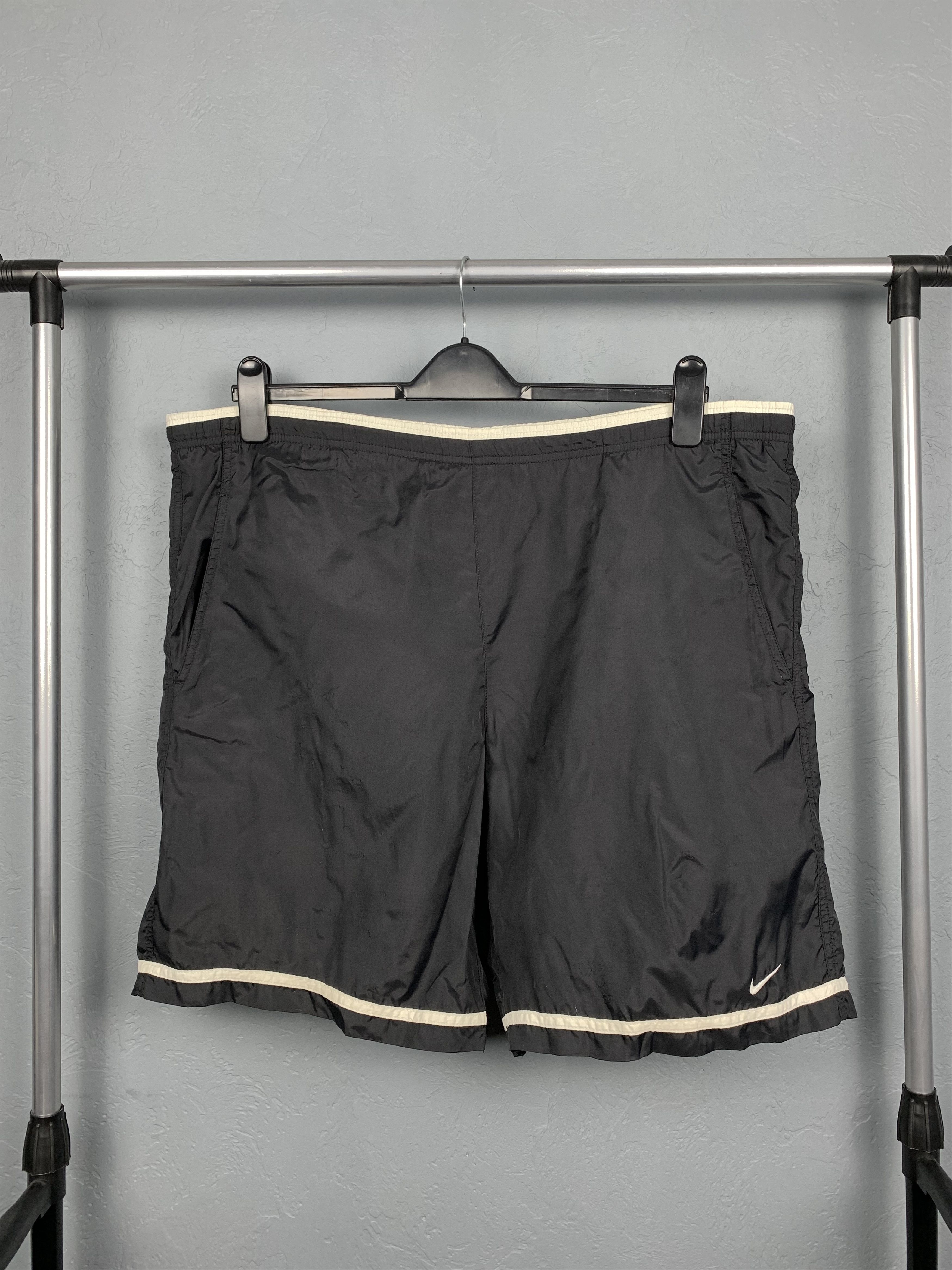 Nike Vintage Nike Mens Nylon Shorts Y2K Size US 32 / EU 48 - 1 Thumbnail