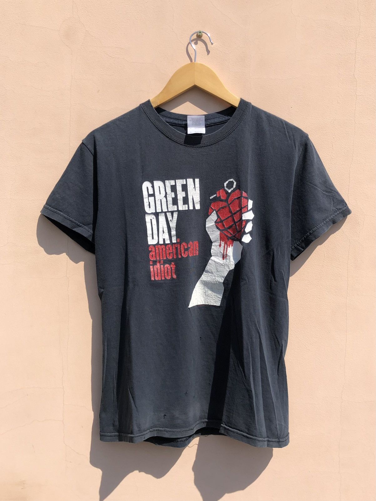 Band Tees Vintage 2004 Green Day American Idiot Faded Tee (Sum 41) Size US S / EU 44-46 / 1 - 1 Thumbnail