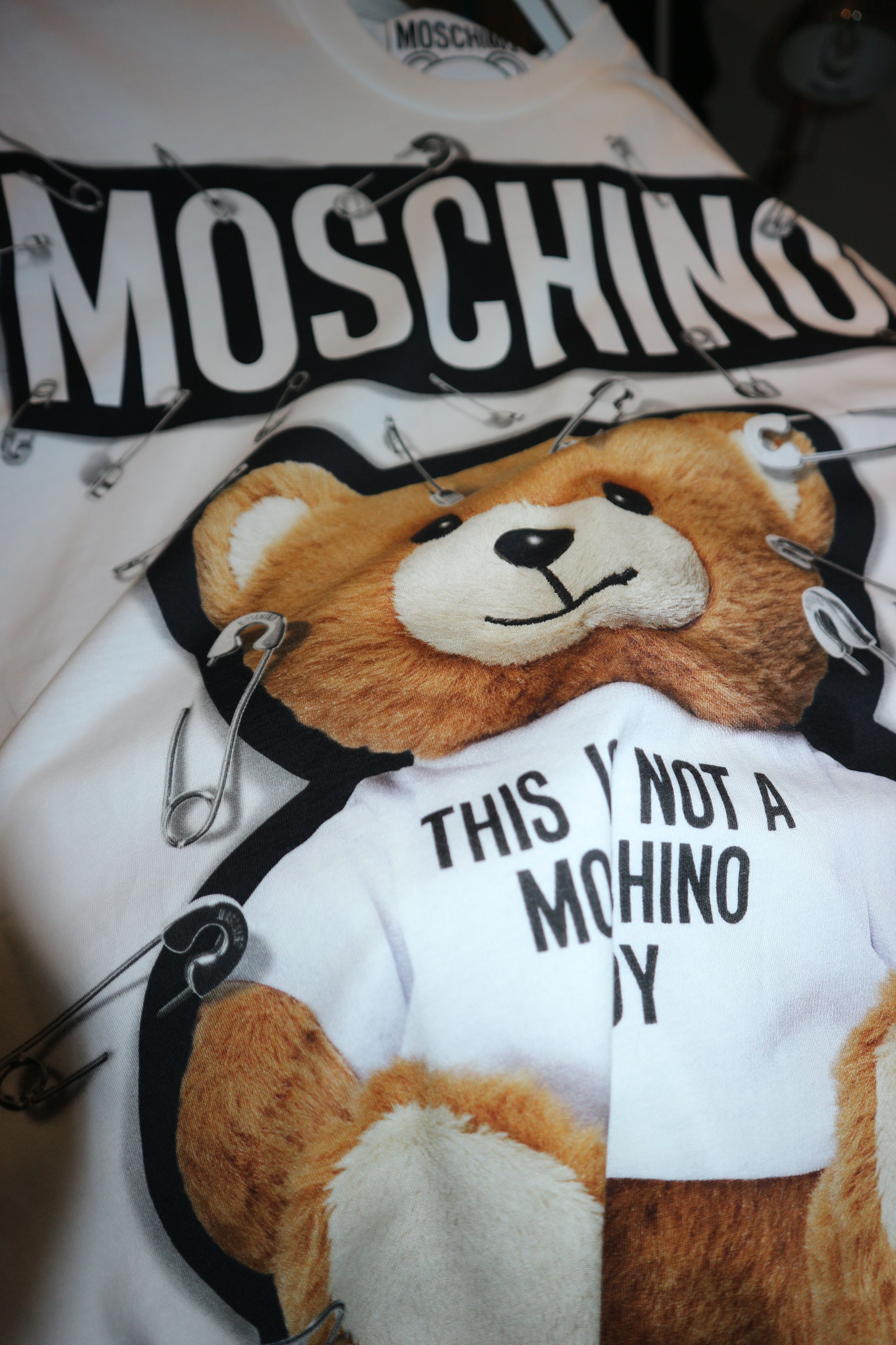 Moschino teddy bear safety pin t-shirt Size US XXS / EU 40 - 11 Thumbnail