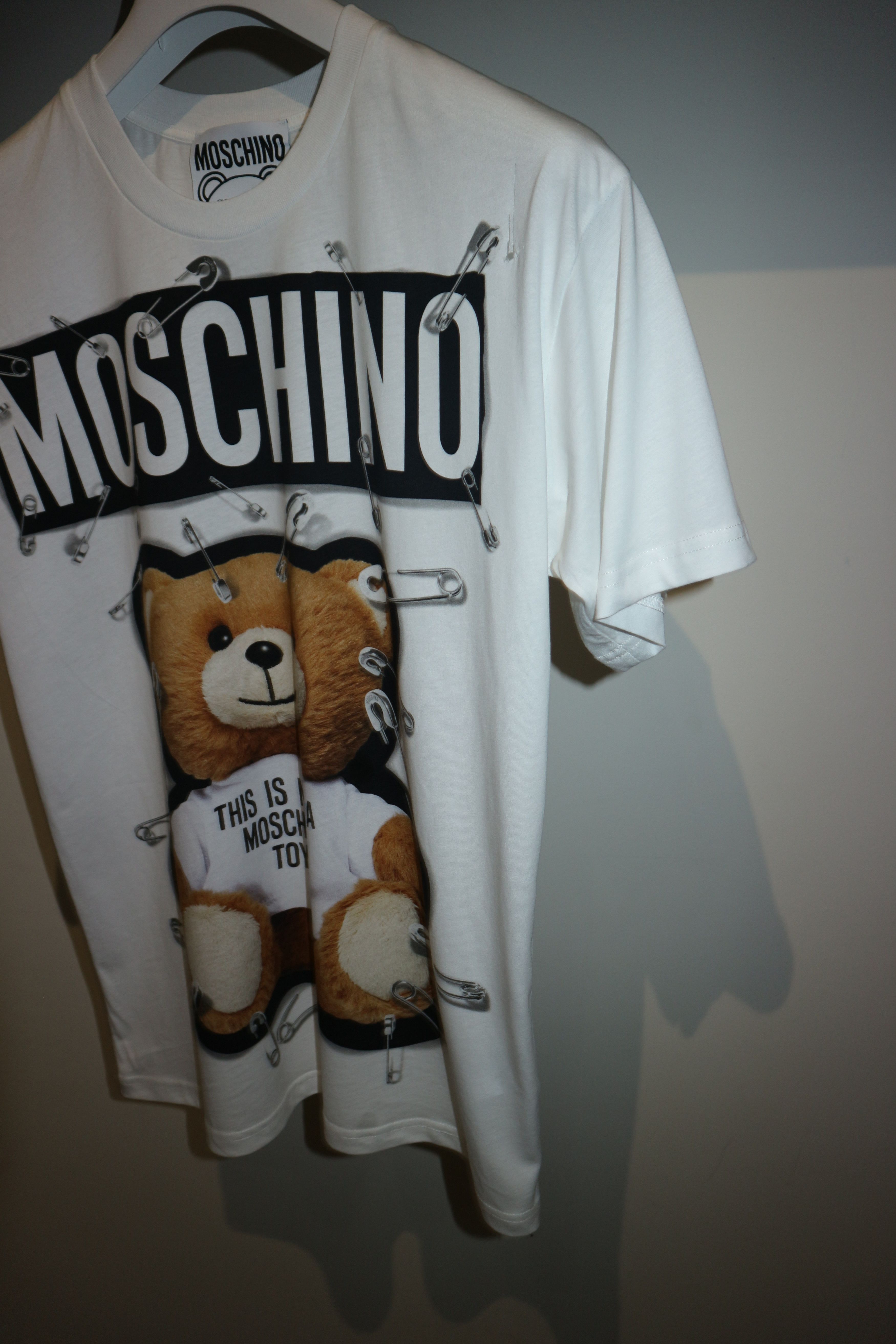 Moschino teddy bear safety pin t-shirt Size US XXS / EU 40 - 2 Thumbnail