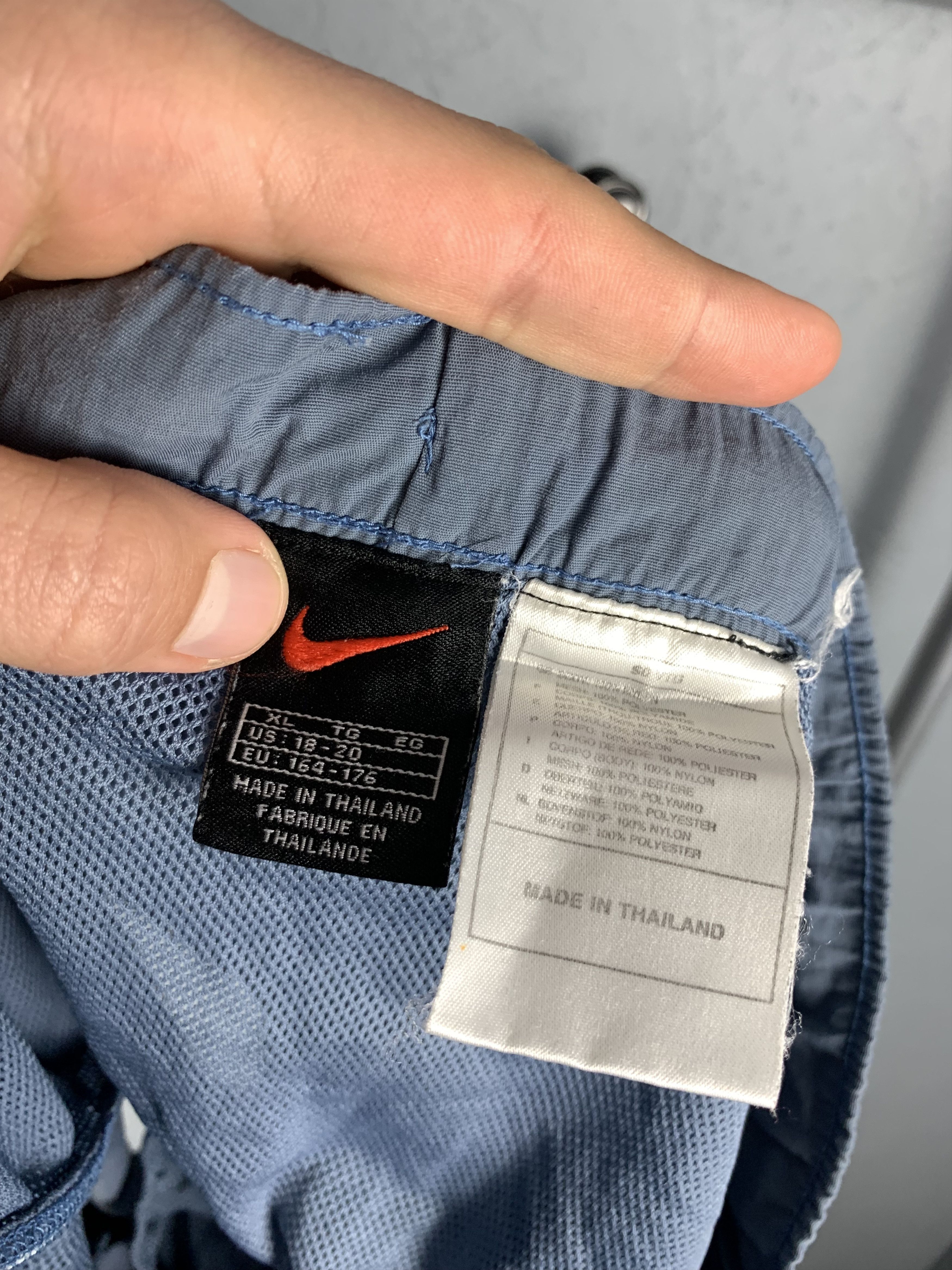 Nike Nike 90s Vintage Mens Nylon Shorts Size US 30 / EU 46 - 7 Thumbnail