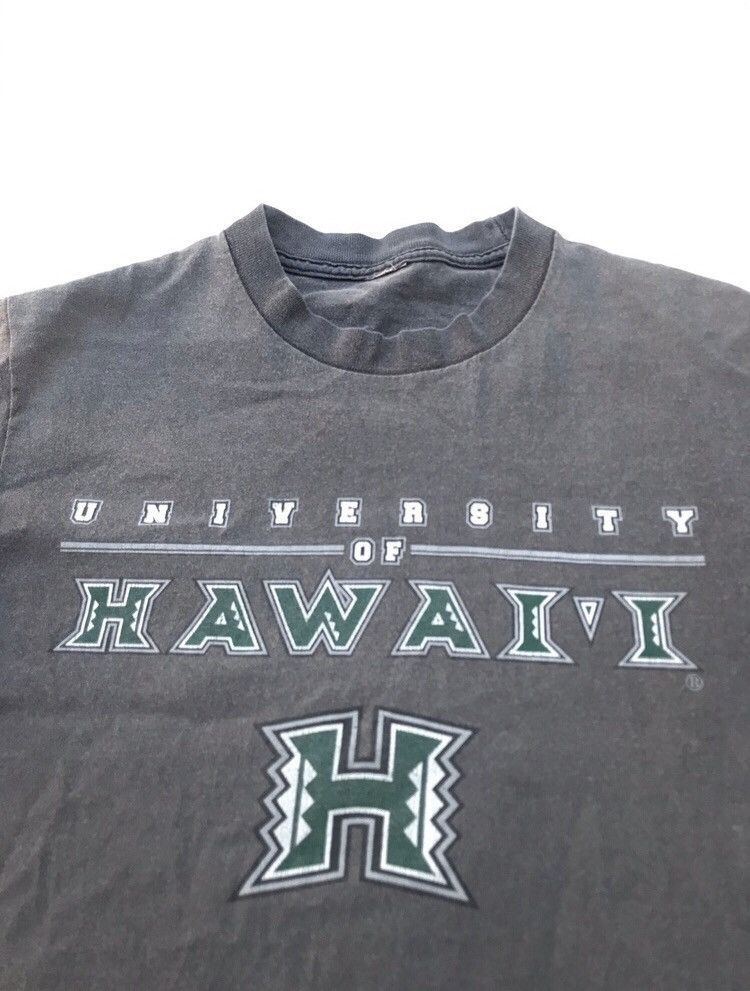 Vintage Vintage Thrashed faded black university of hawaii Tshirt Size US S / EU 44-46 / 1 - 3 Thumbnail