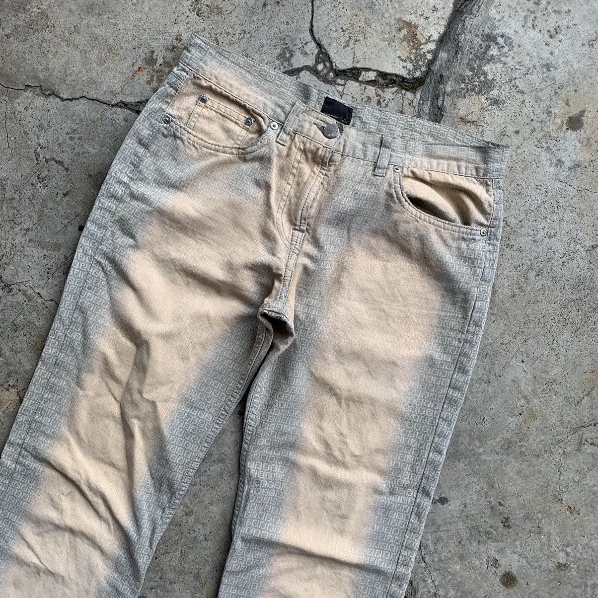 Fendi Fendi monogram denim jeans vintage Size 27" / US 4 / IT 40 - 2 Thumbnail