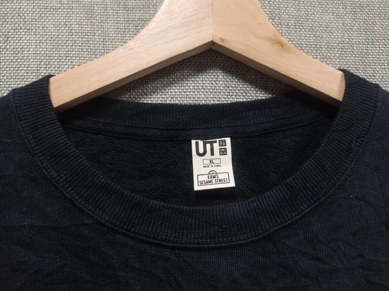Kaws × Uniqlo sweatshirt kaws sesame street very rare Size US L / EU 52-54 / 3 - 2 Thumbnail