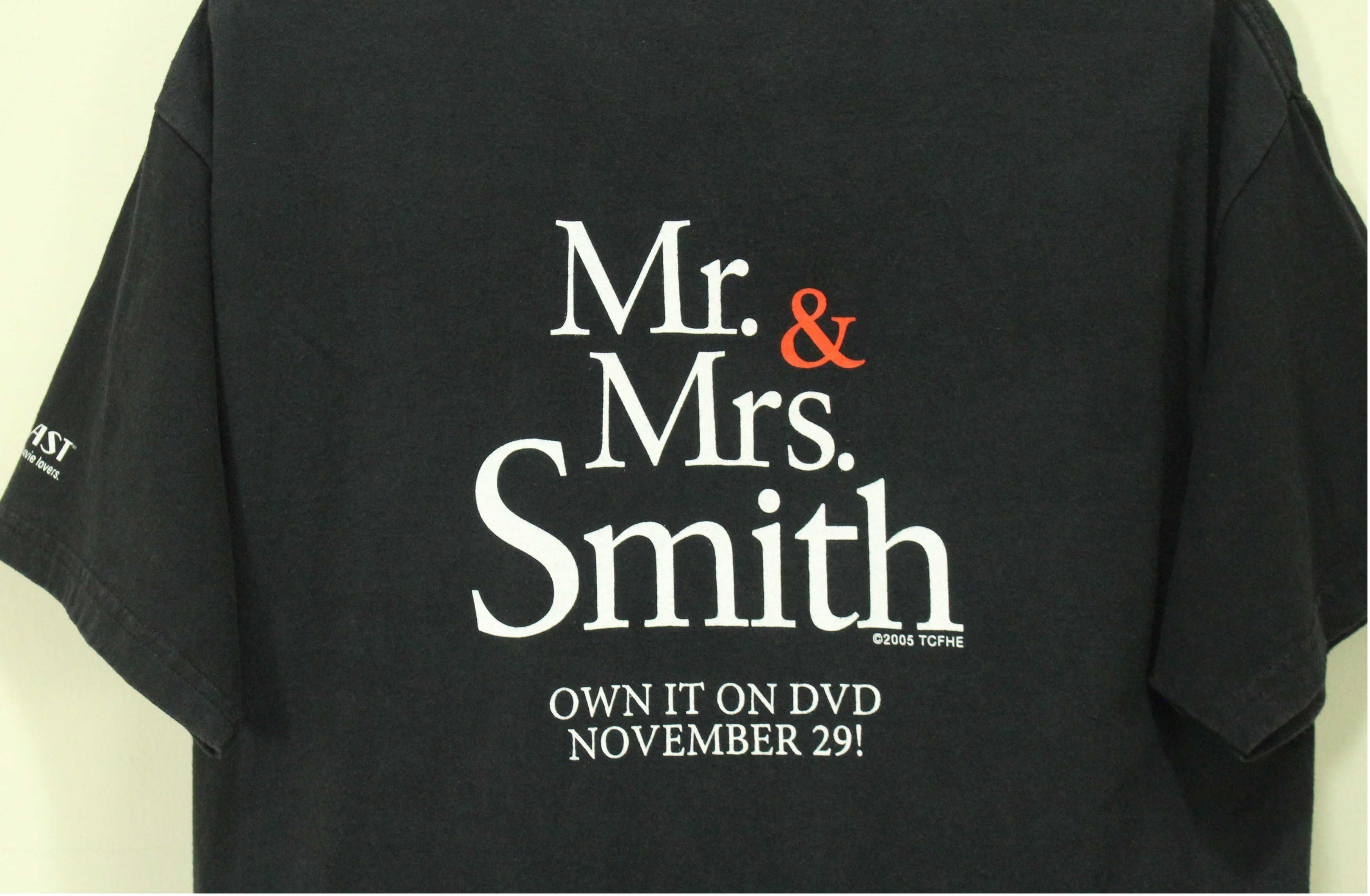Vintage Vintage Mr. & Mrs. Smith T Shirt Size US L / EU 52-54 / 3 - 6 Thumbnail