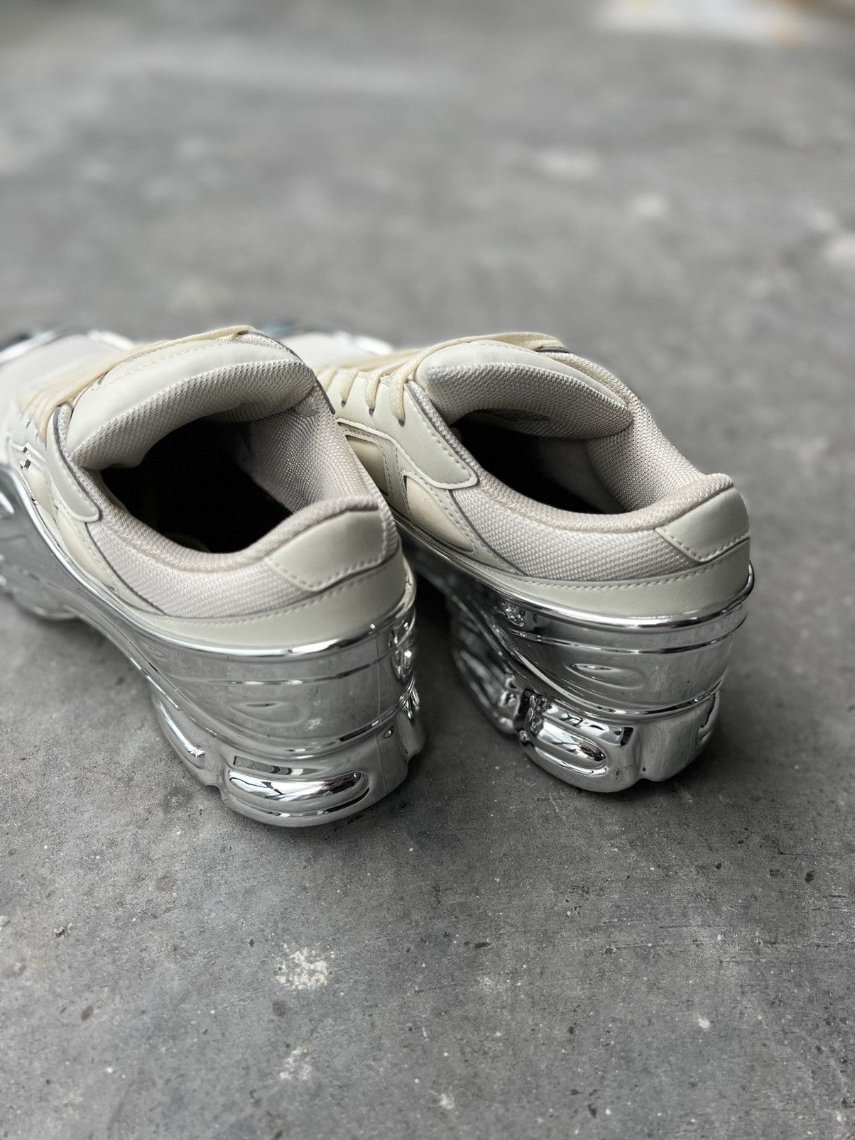 Adidas × Raf Simons Raf Simons Ozweego Mirrored Cream White Silver Sneakers Size US 7.5 / EU 40-41 - 5 Thumbnail