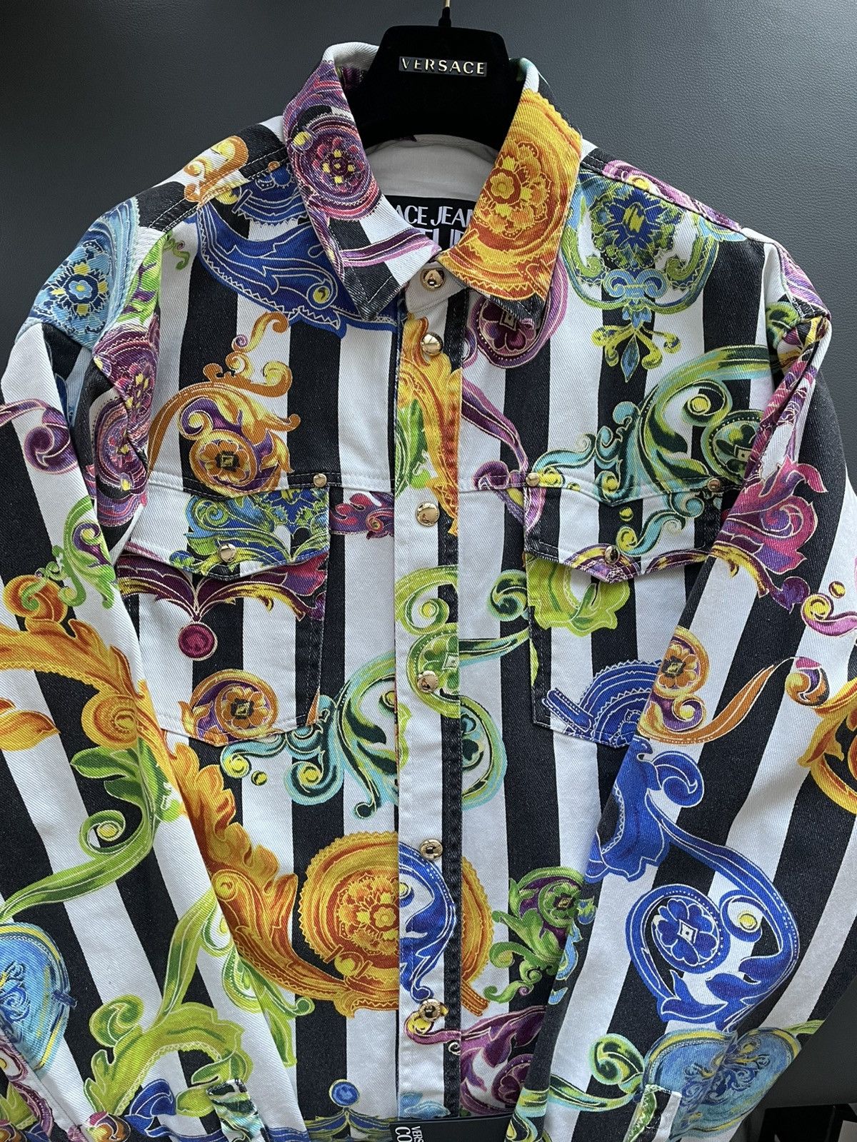 Versace × Versace Jeans Couture × Versus Versace Rare Brand NEW Runway Iconic Versace Print Denim Jacket Size US XL / EU 56 / 4 - 2 Thumbnail