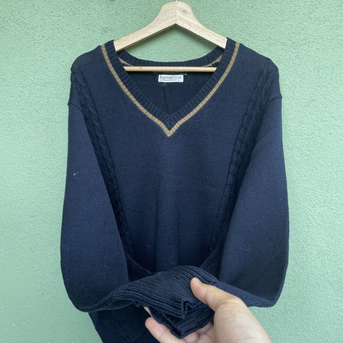 Aran Isles Knitwear Vintage COSMOS CLUB V Neck Knitwear Sweater Jumper!! Size US XL / EU 56 / 4 - 2 Thumbnail