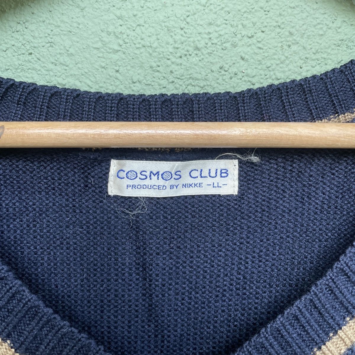 Aran Isles Knitwear Vintage COSMOS CLUB V Neck Knitwear Sweater Jumper!! Size US XL / EU 56 / 4 - 7 Thumbnail