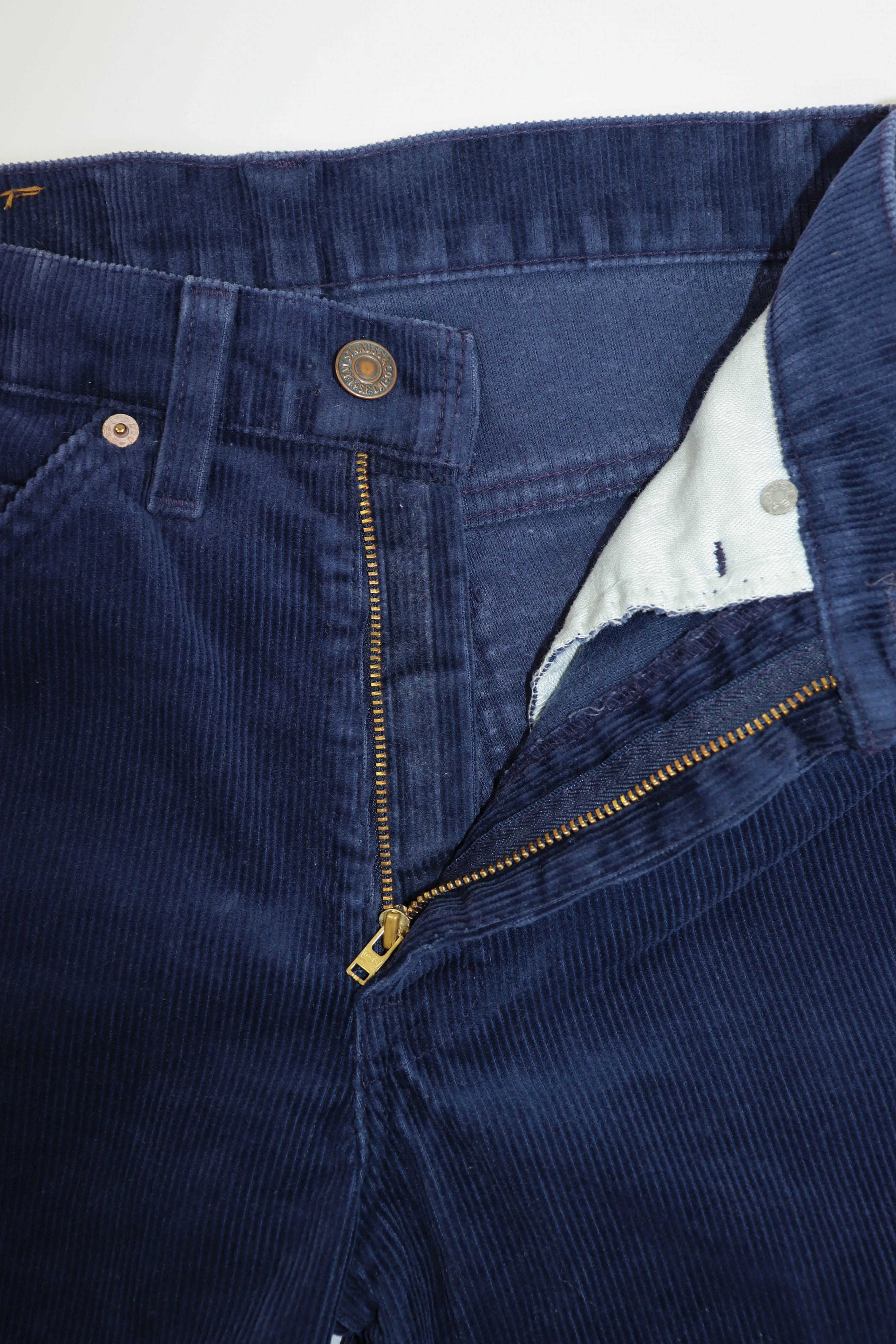 Levi's × Levi's Vintage Clothing × Vintage Levi’s Vintage White Tab Navy Blue Corduroy Trousers Pants Size 27" / US 4 / IT 40 - 7 Thumbnail