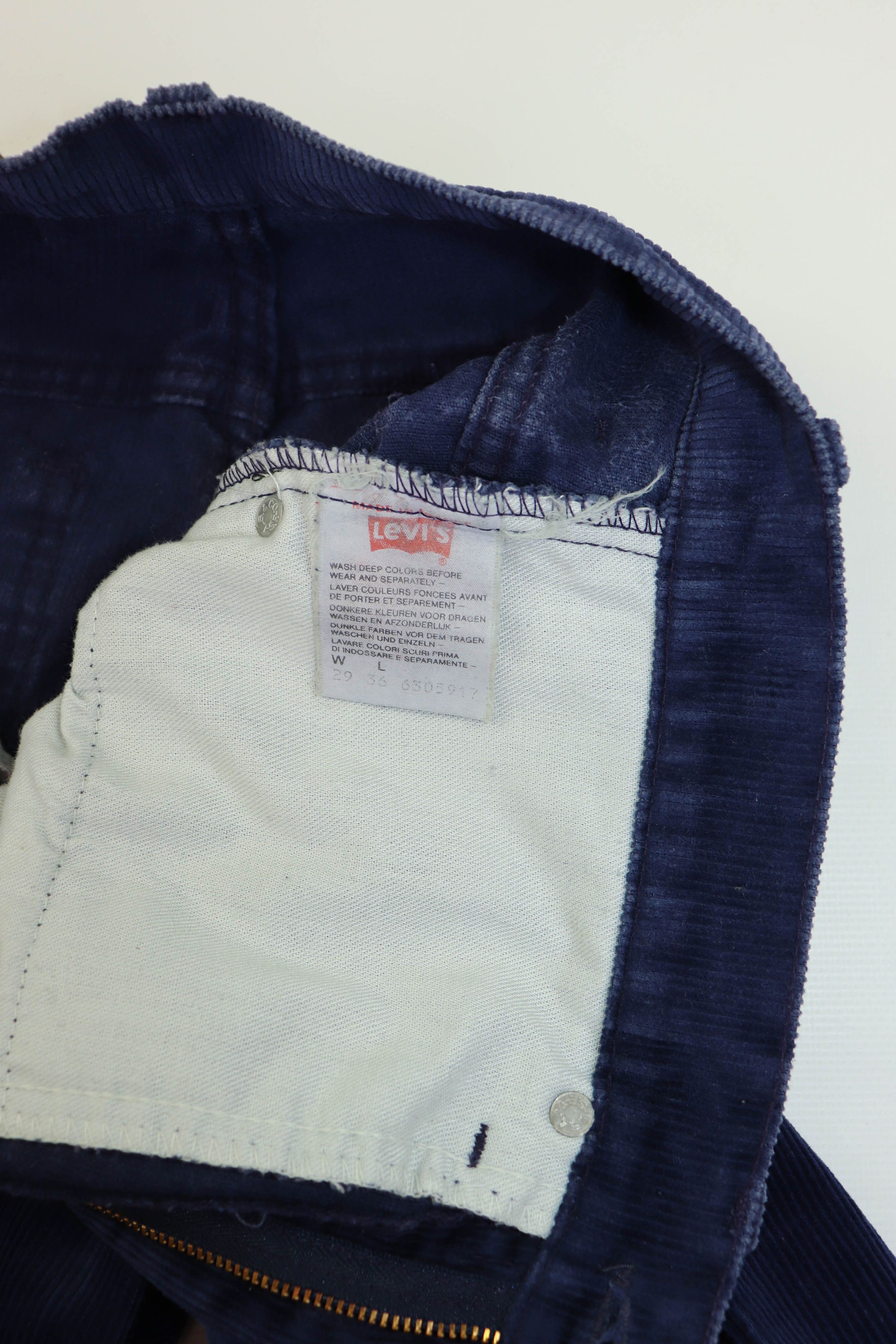 Levi's × Levi's Vintage Clothing × Vintage Levi’s Vintage White Tab Navy Blue Corduroy Trousers Pants Size 27" / US 4 / IT 40 - 9 Thumbnail