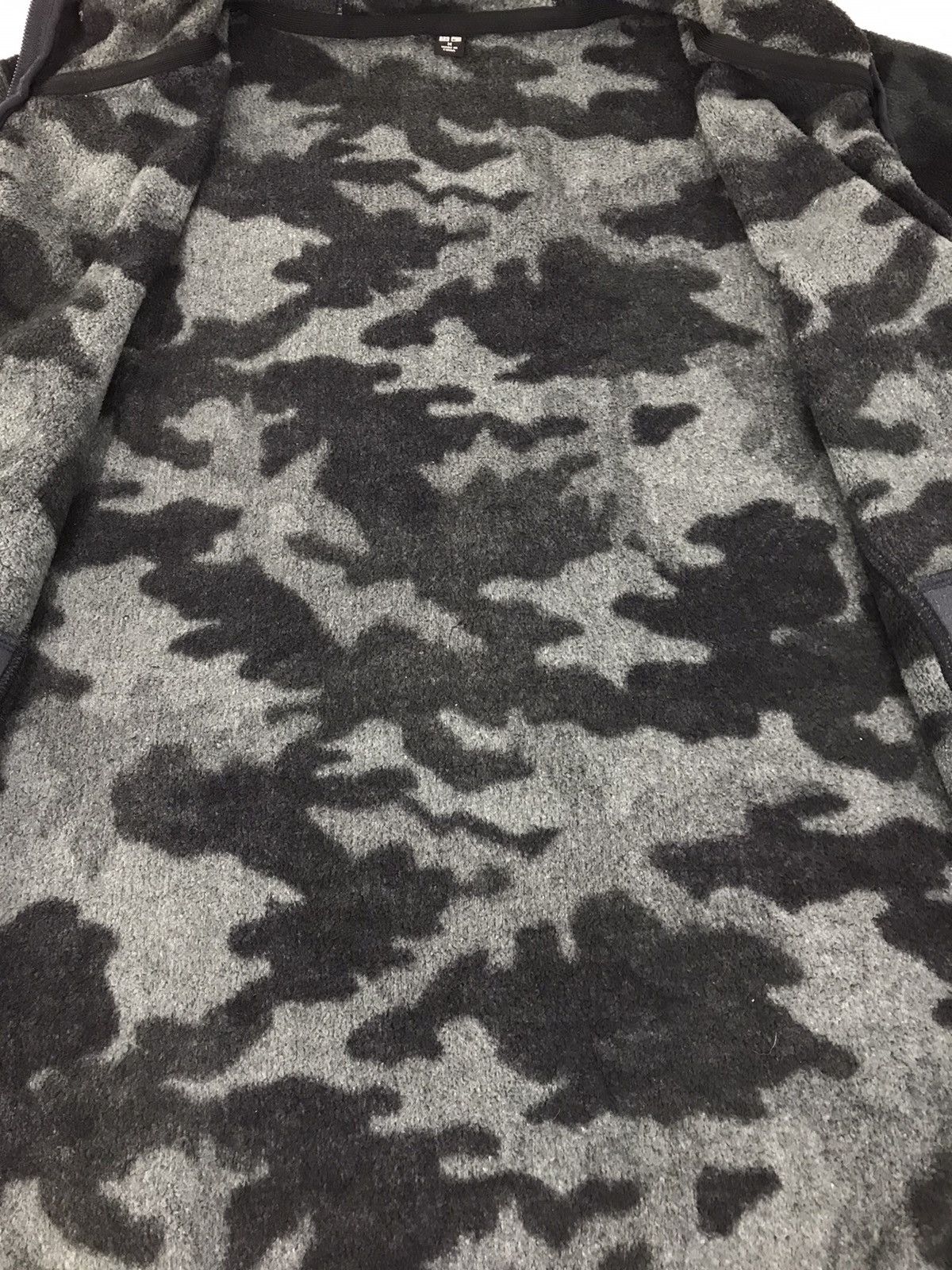 Japanese Brand Vintage Japanese Brand Hoodies Sweatshirt Brand Black Camo Size US L / EU 52-54 / 3 - 4 Thumbnail