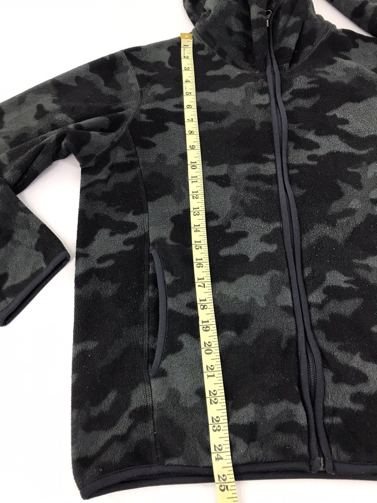 Japanese Brand Vintage Japanese Brand Hoodies Sweatshirt Brand Black Camo Size US L / EU 52-54 / 3 - 9 Thumbnail